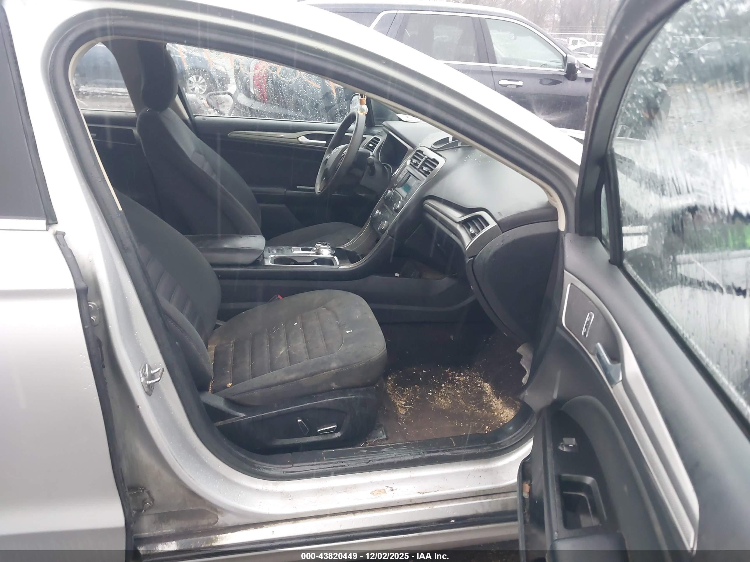 FORD FUSION image 5