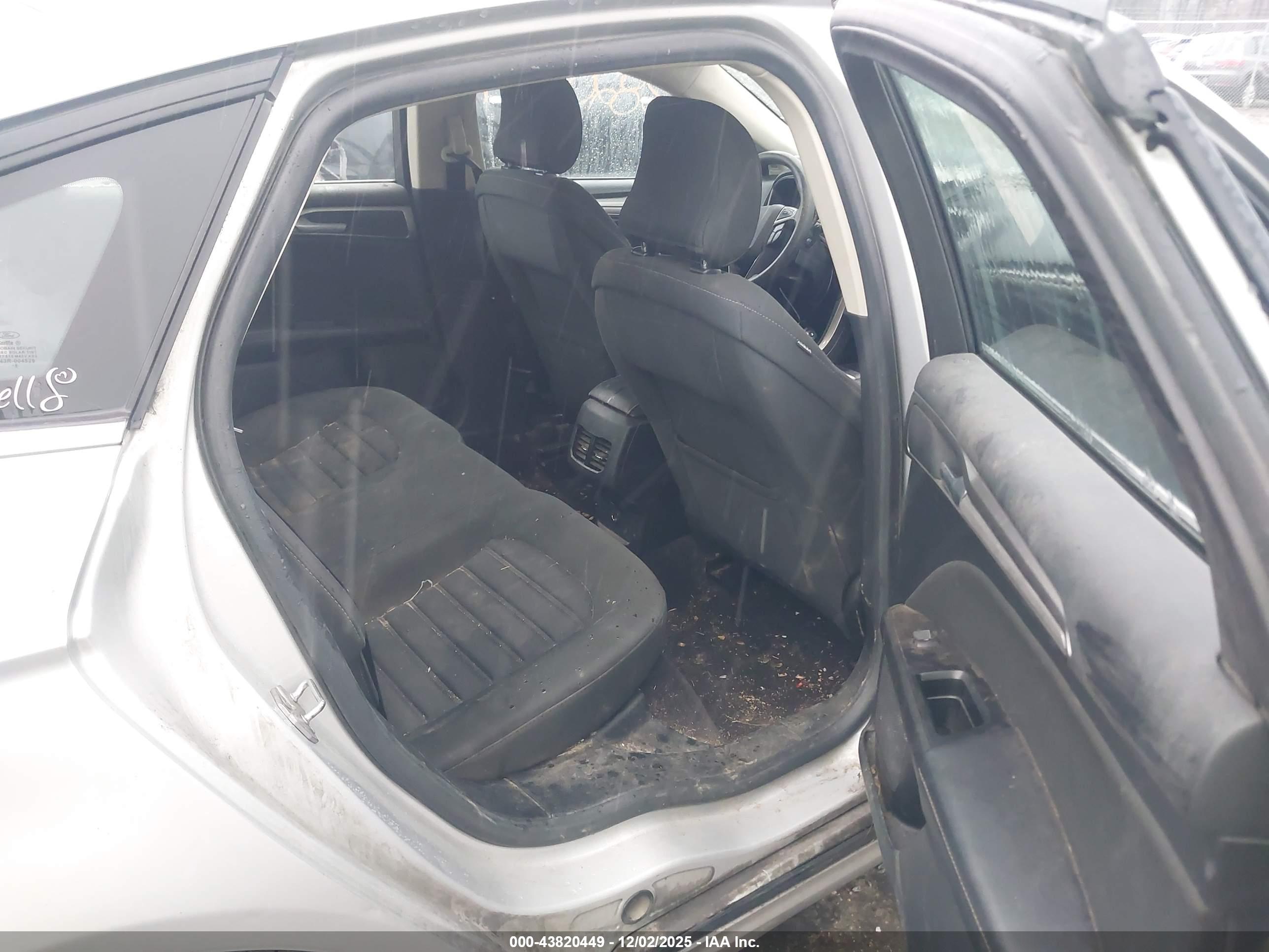FORD FUSION image 8