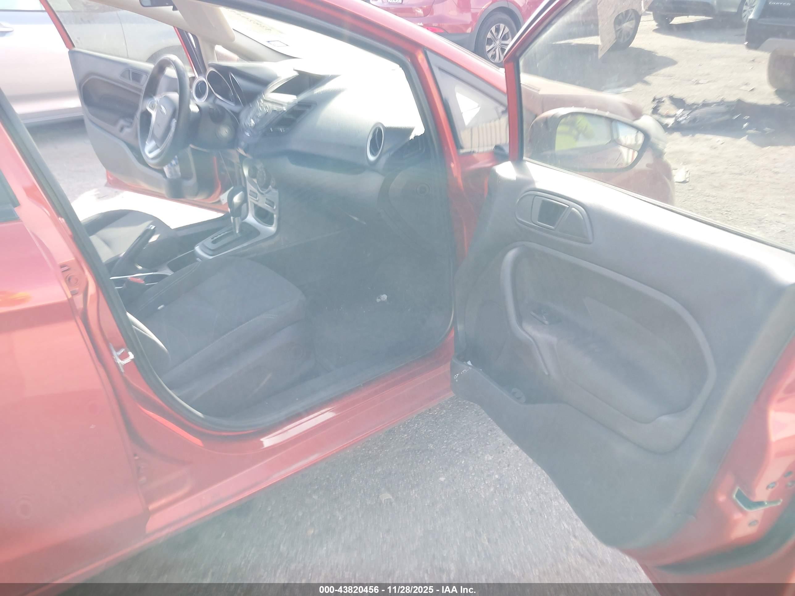 FORD FIESTA image 5