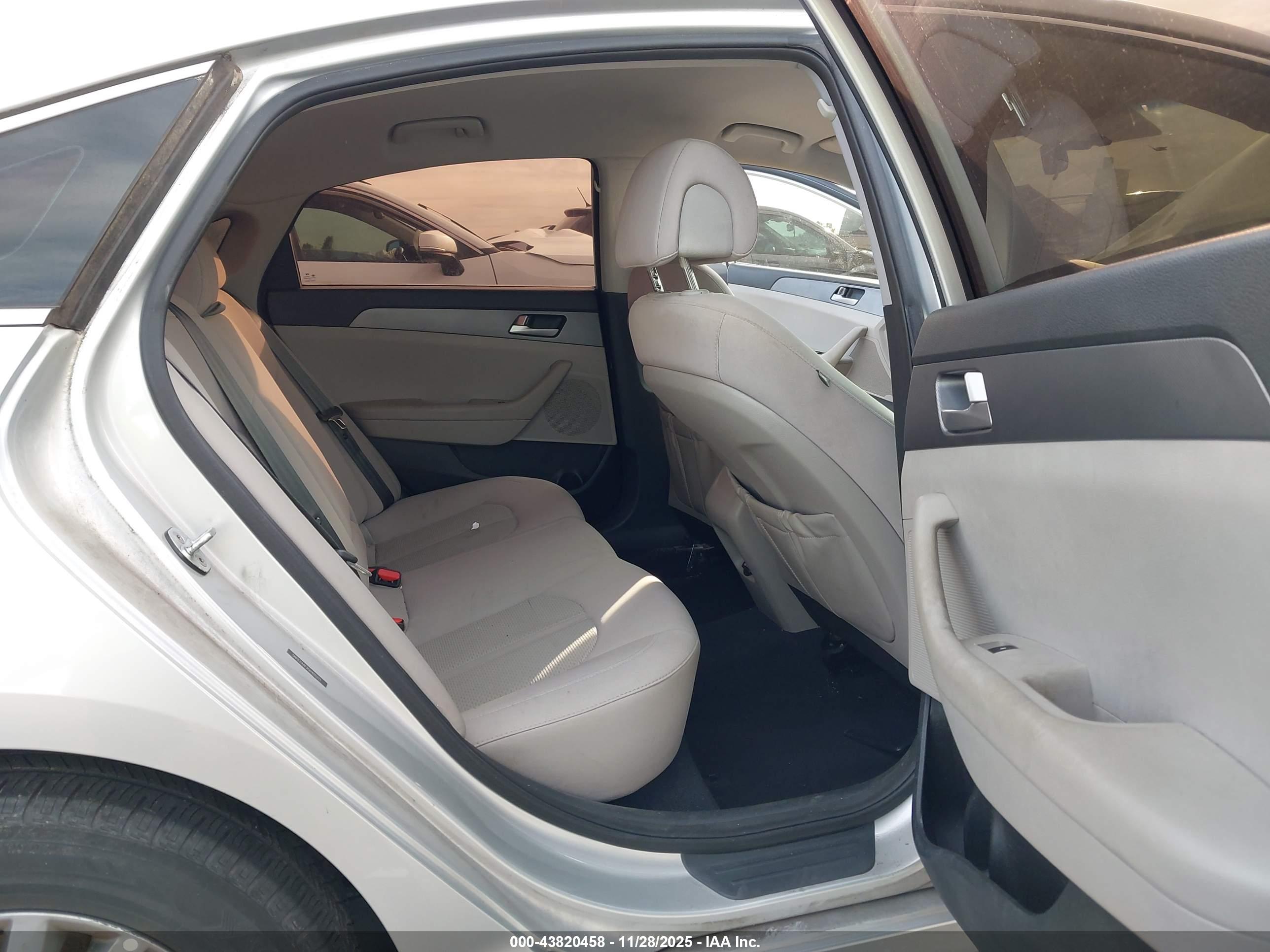 HYUNDAI SONATA image 8