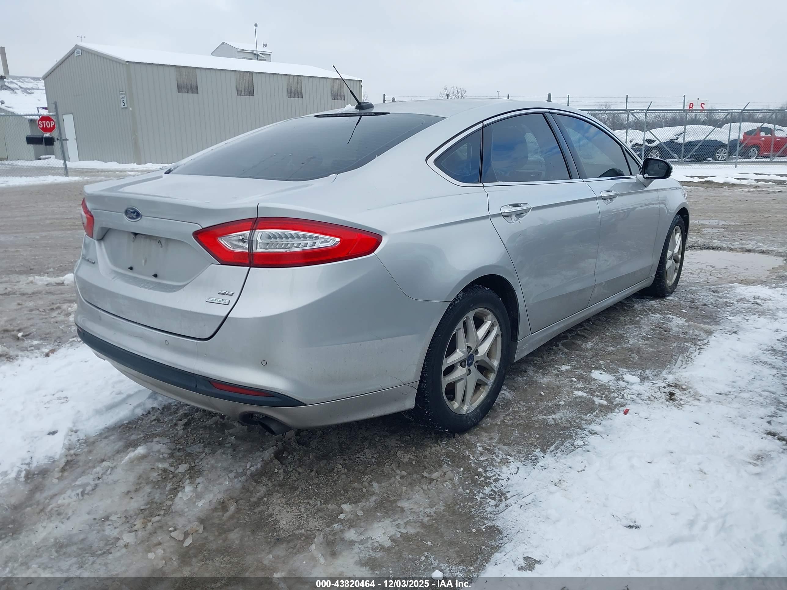 FORD FUSION image 4