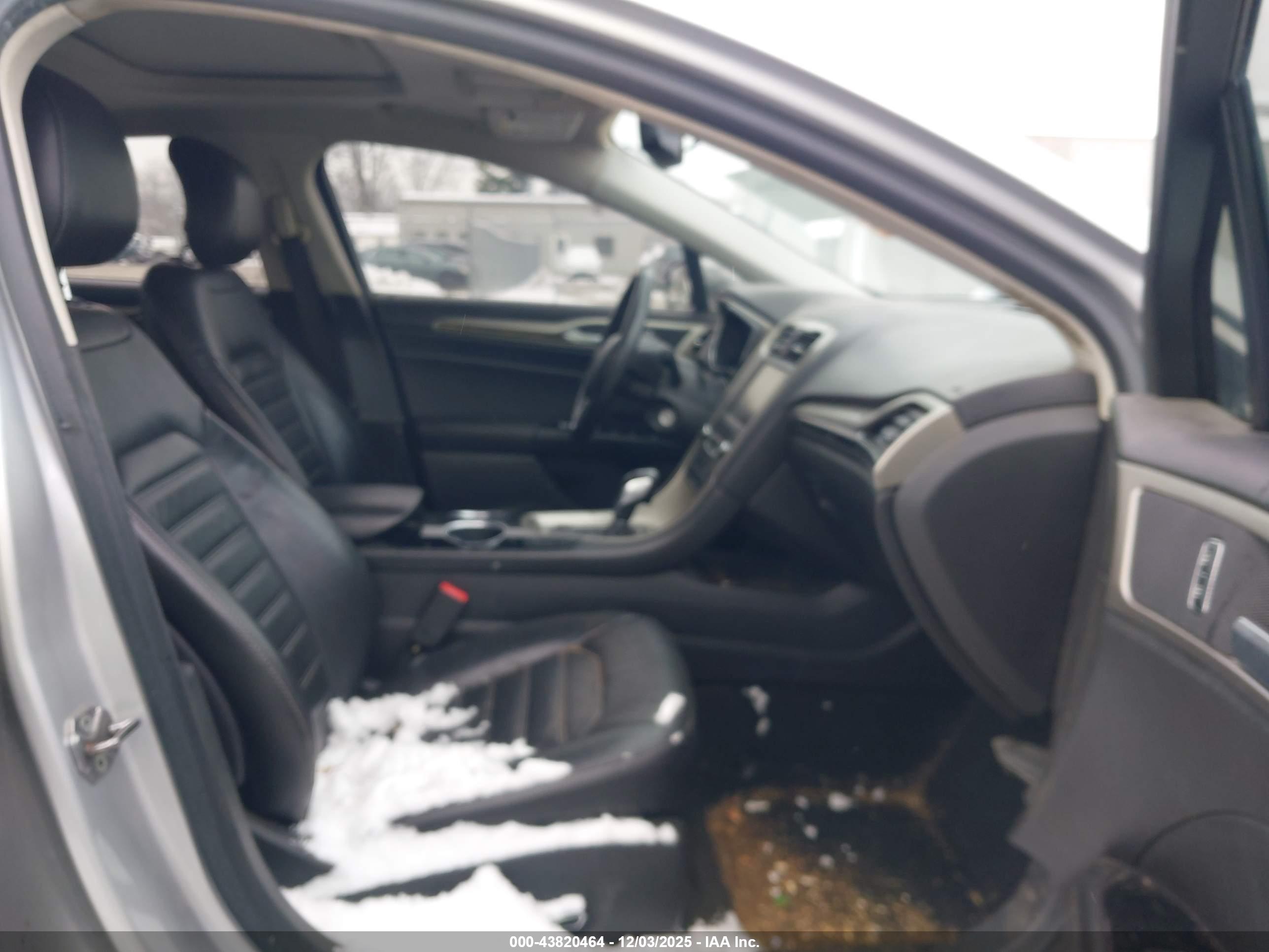 FORD FUSION image 5