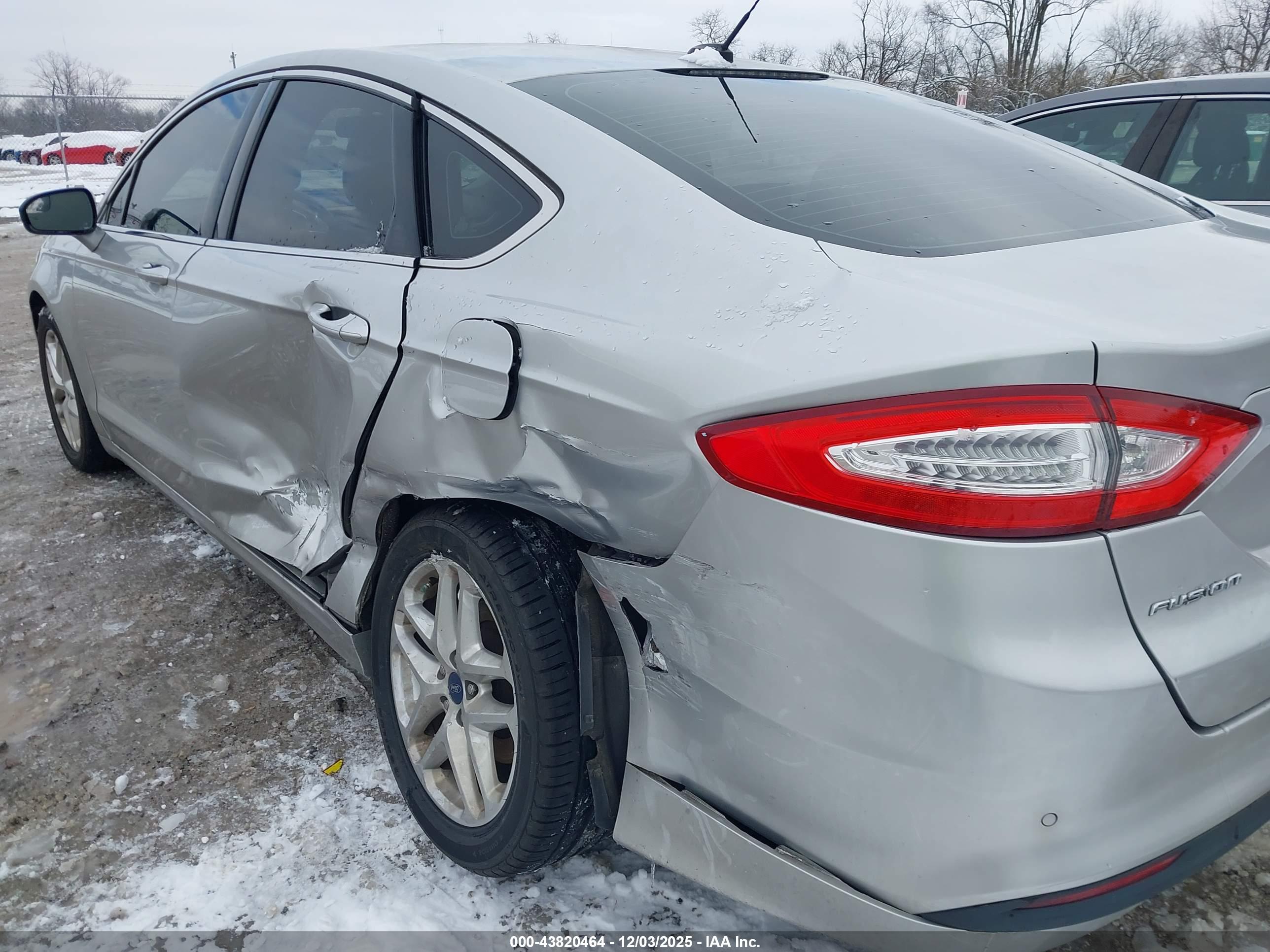 FORD FUSION image 6