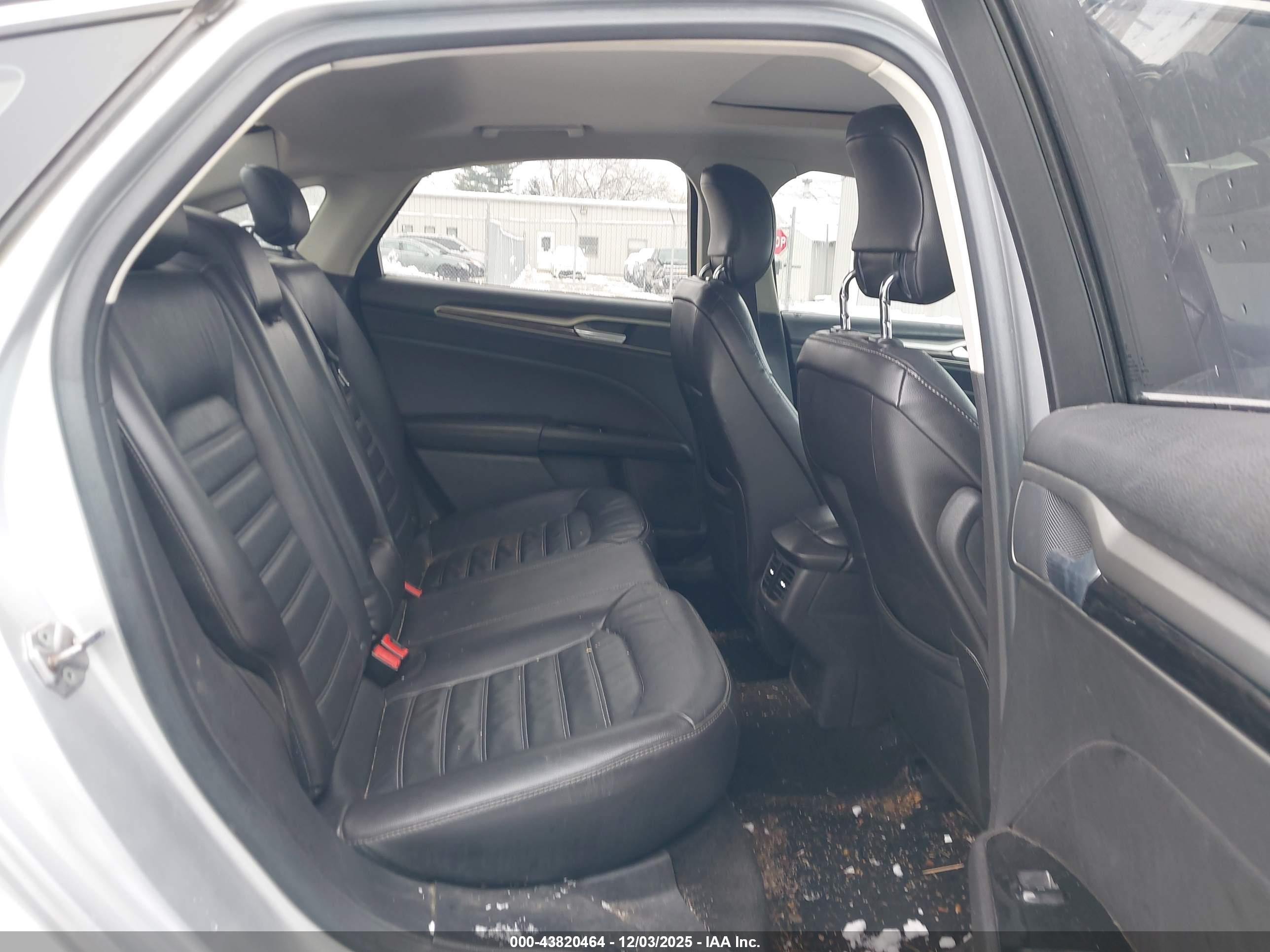 FORD FUSION image 8