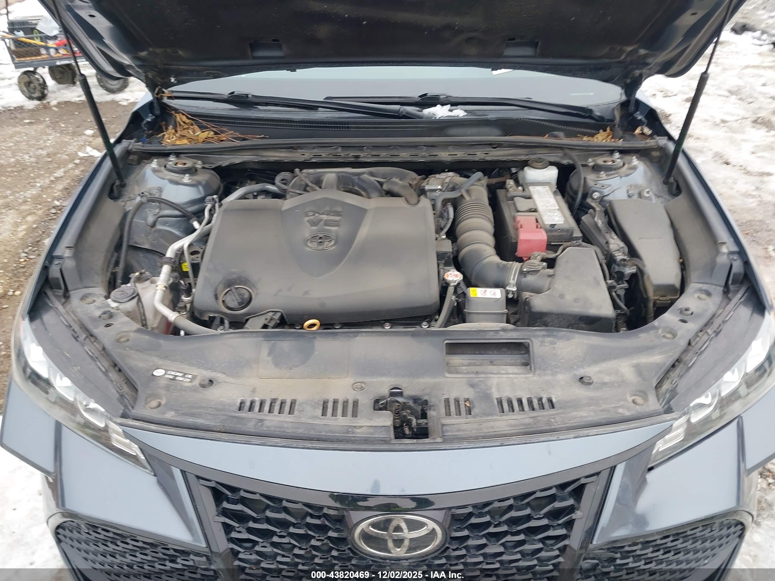 TOYOTA AVALON image 10