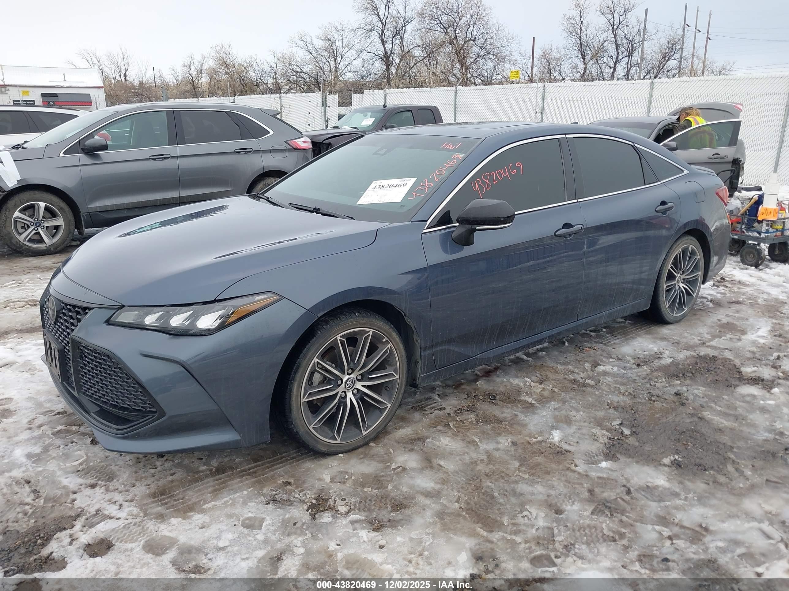 TOYOTA AVALON image 2