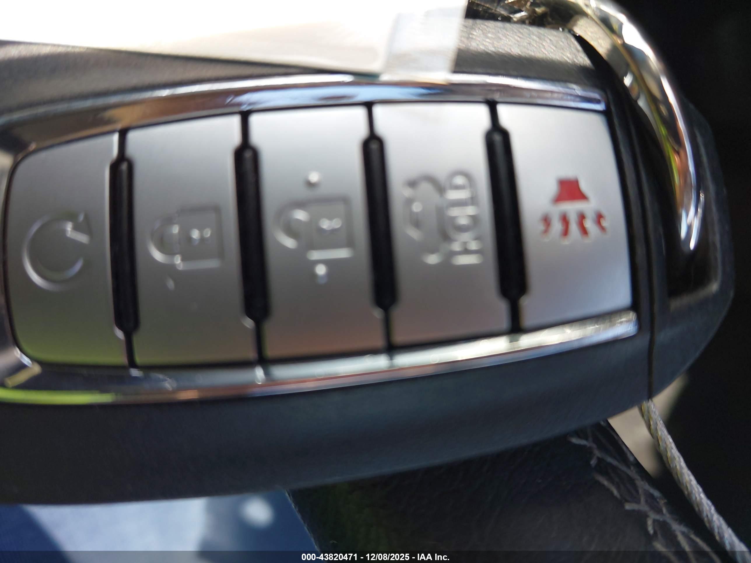 INFINITI Q50 image 11
