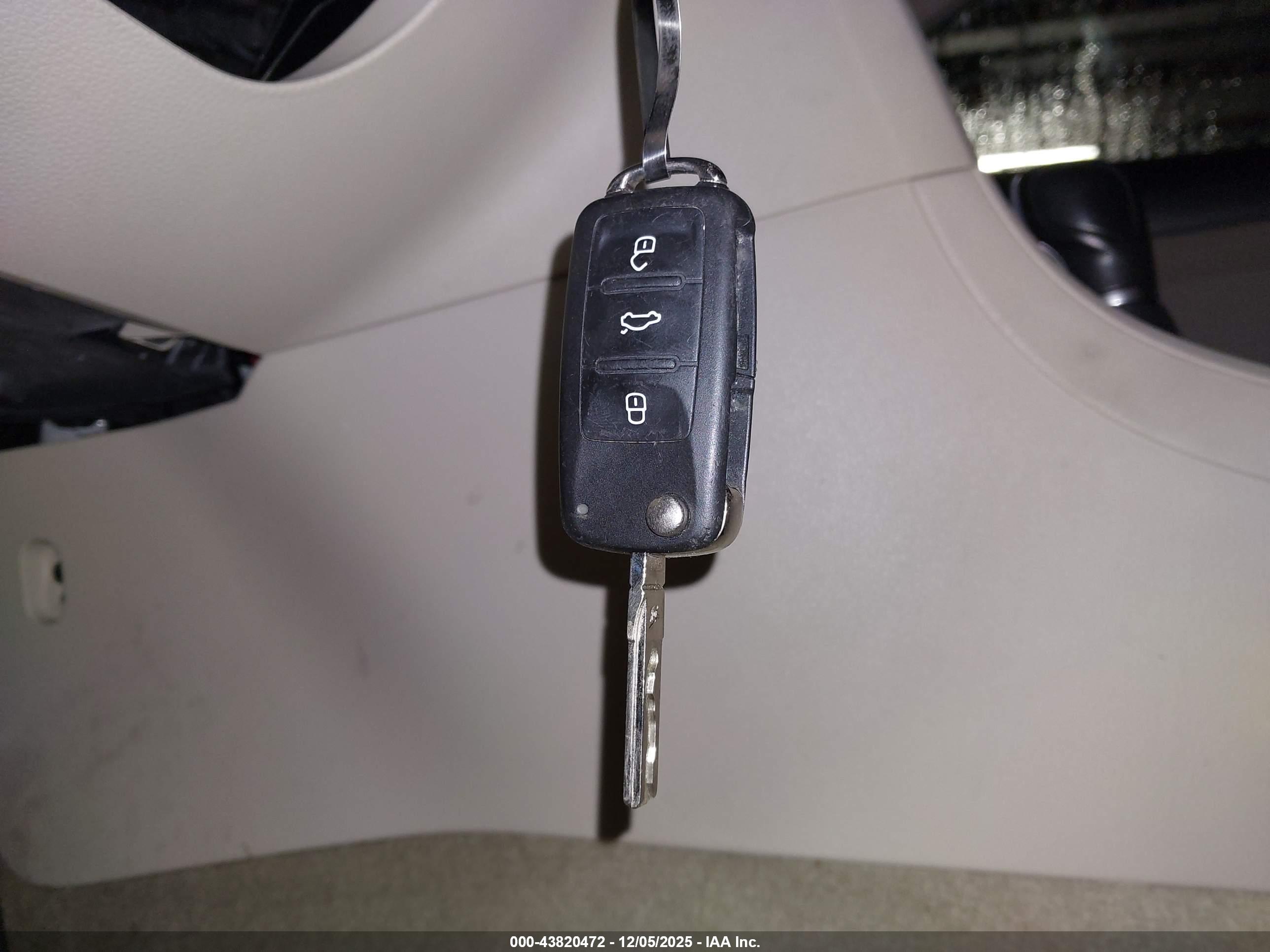 VOLKSWAGEN PASSAT image 11