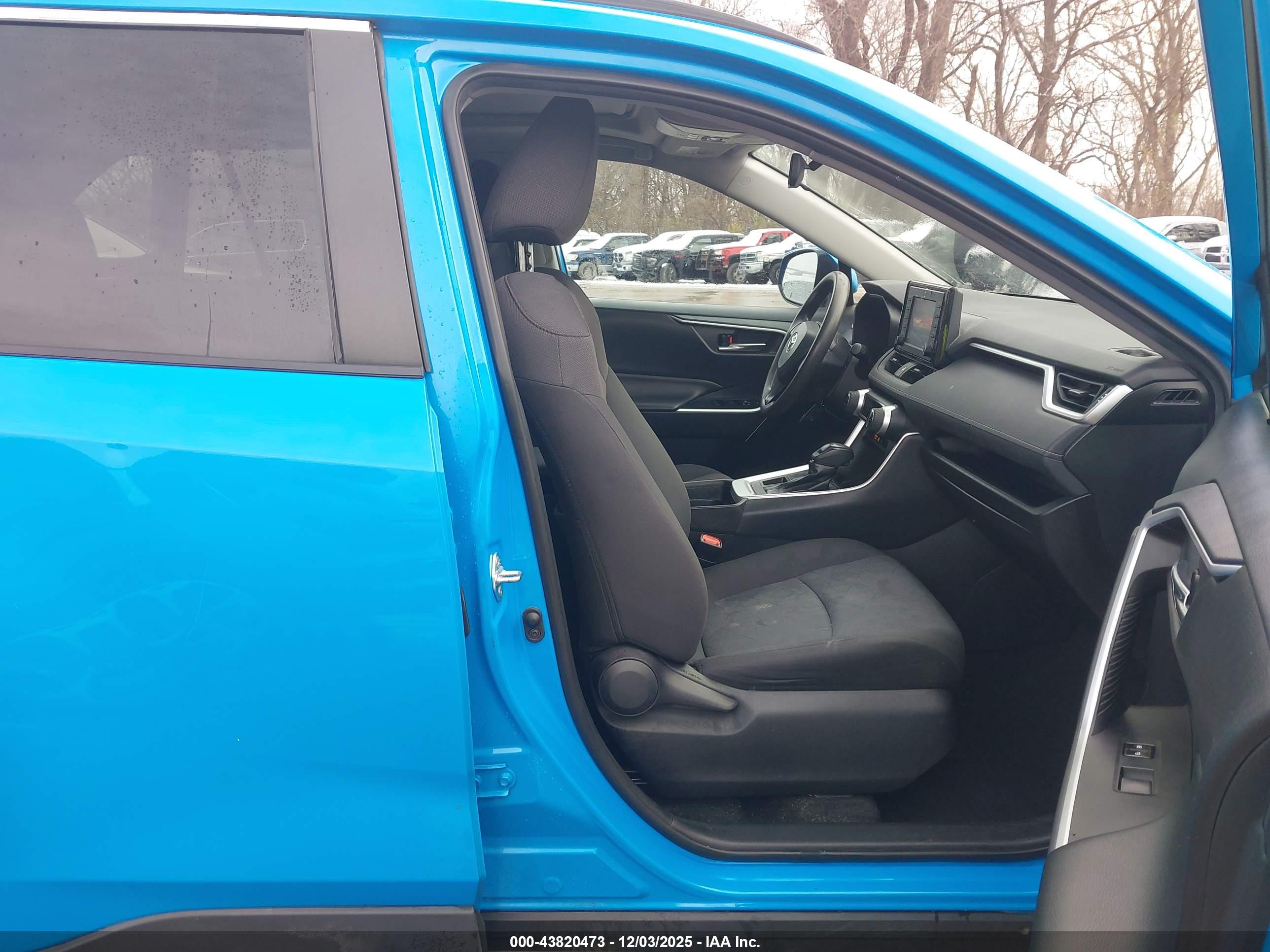 TOYOTA RAV4 image 5