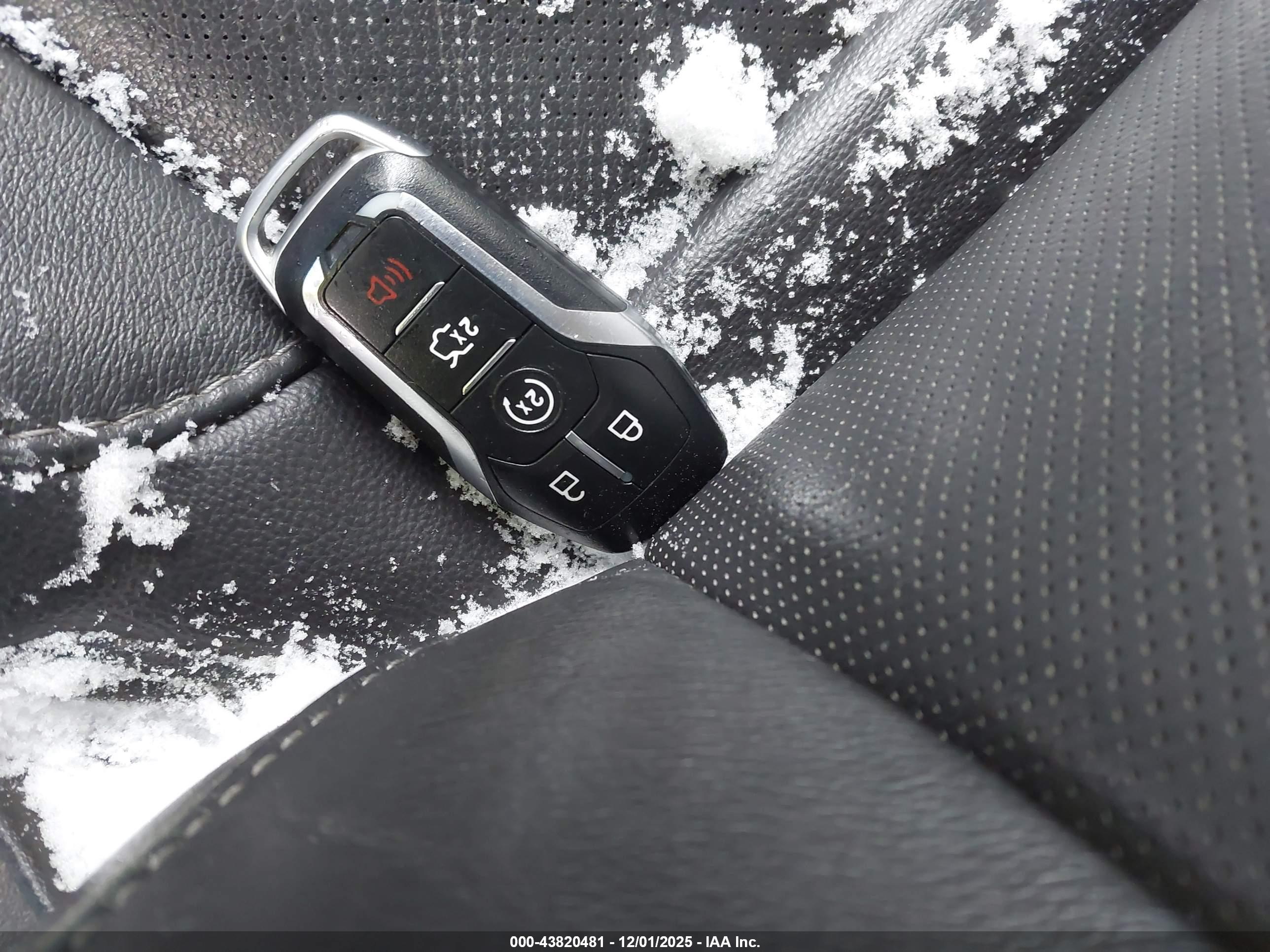 FORD FUSION image 11