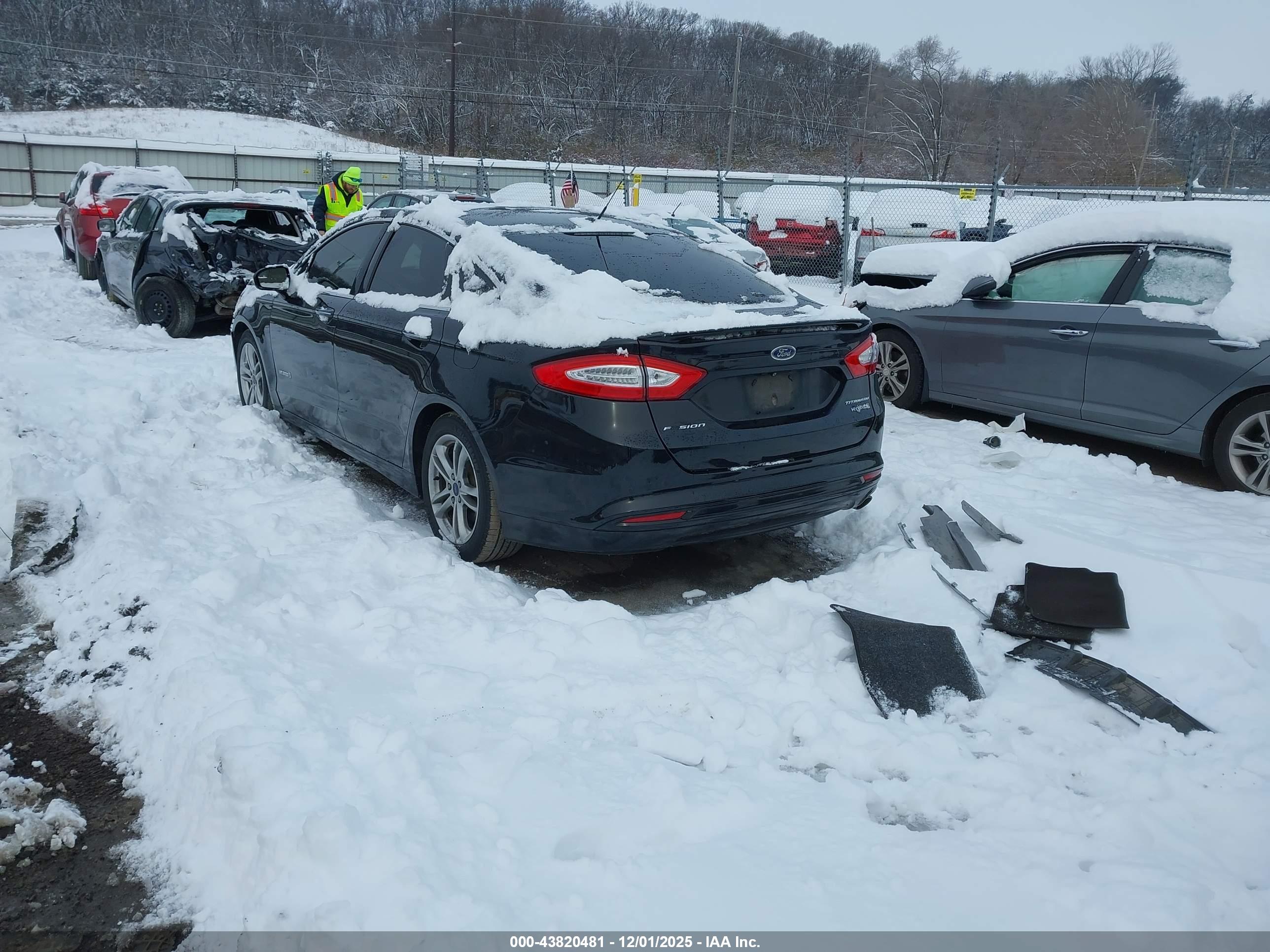 FORD FUSION image 3