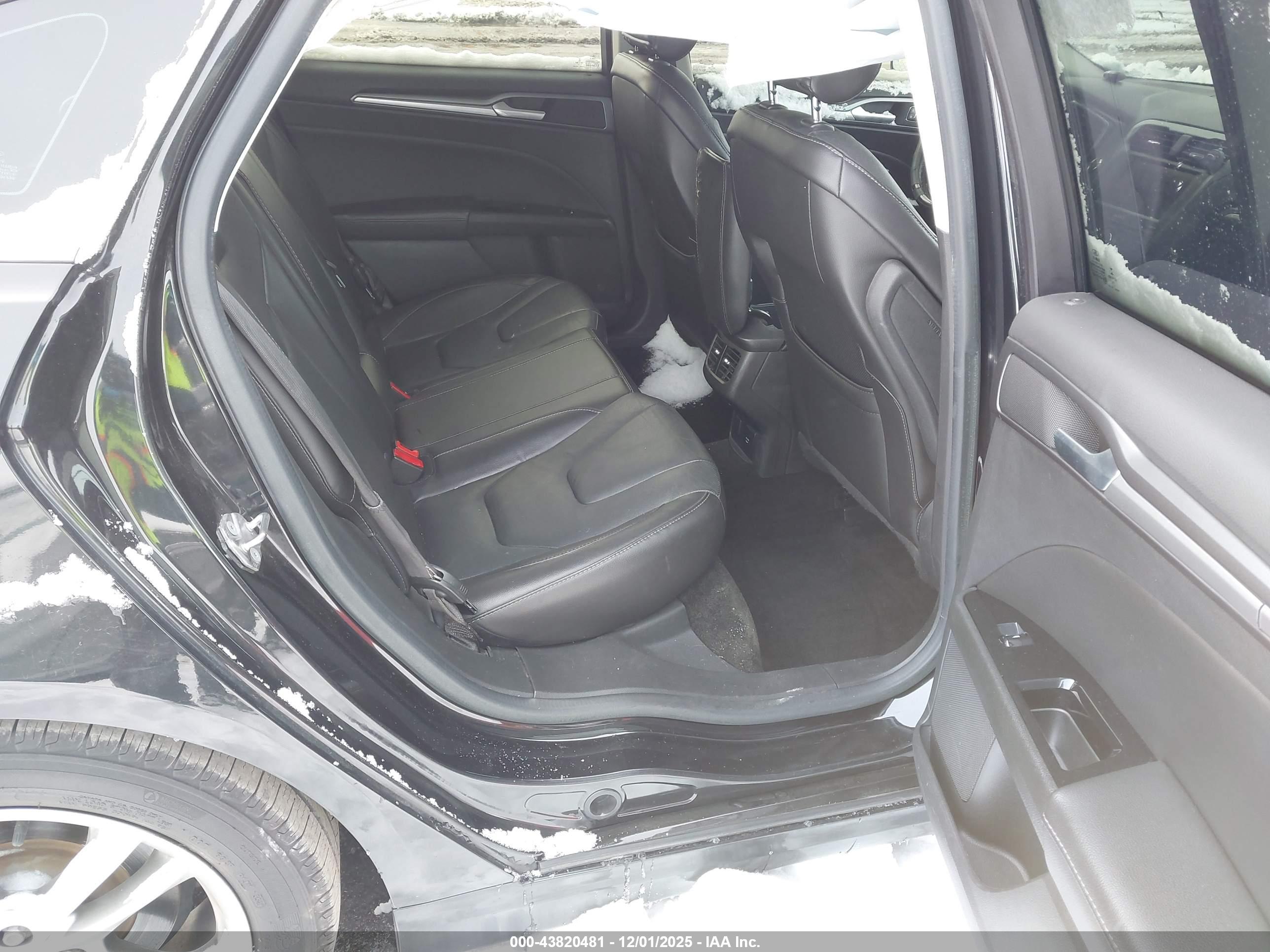 FORD FUSION image 8