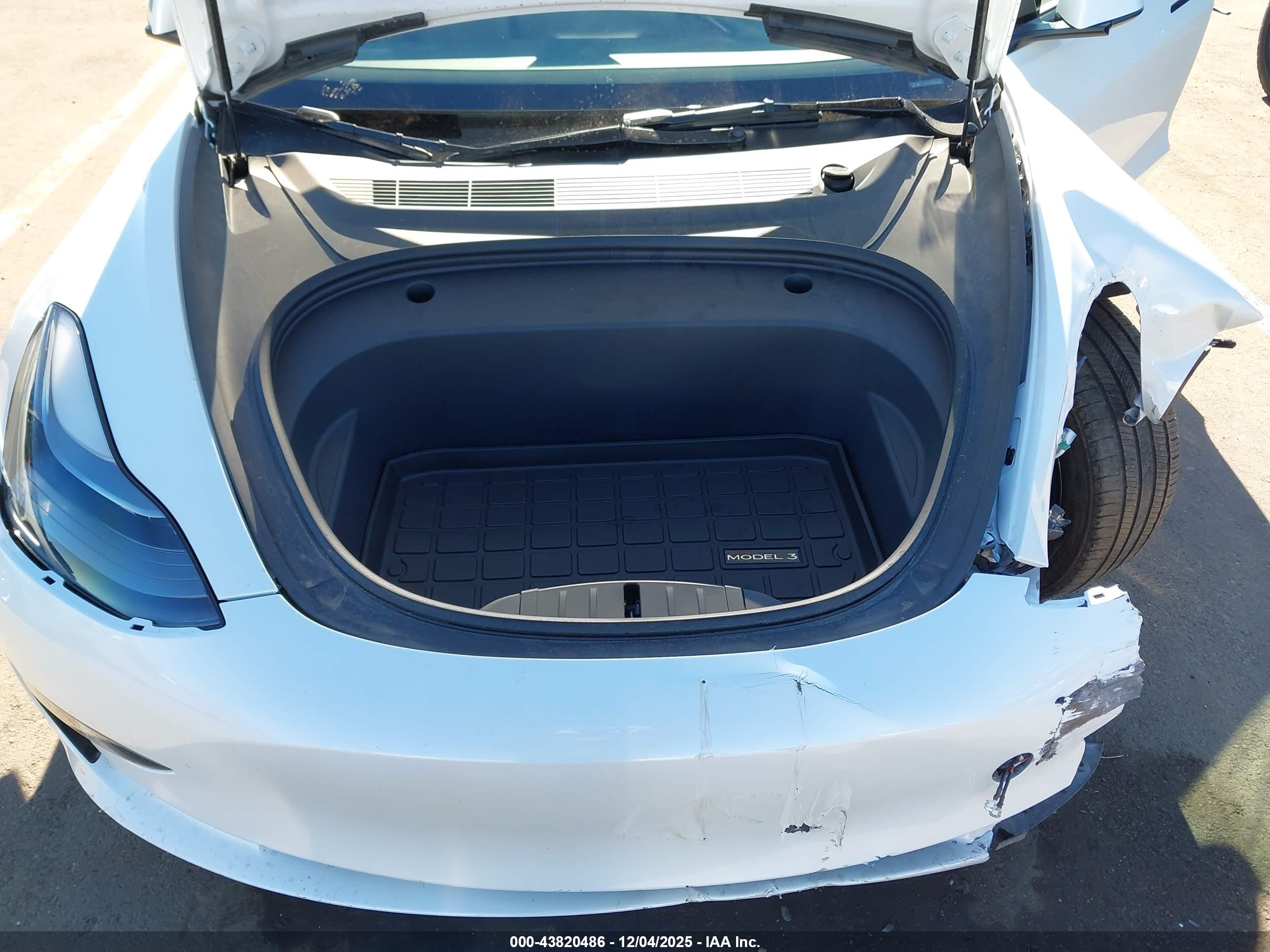 TESLA MODEL image 10