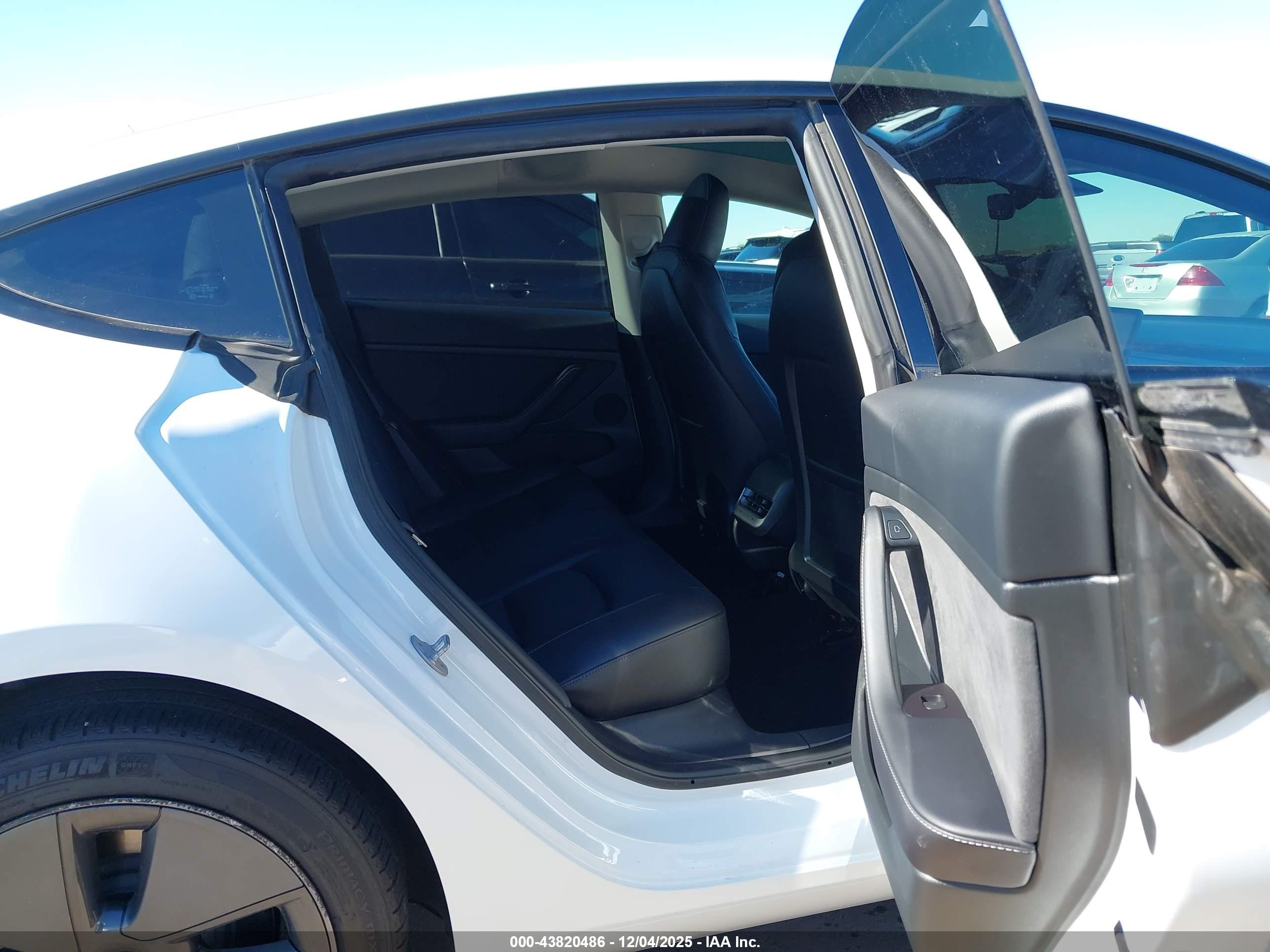 TESLA MODEL image 8
