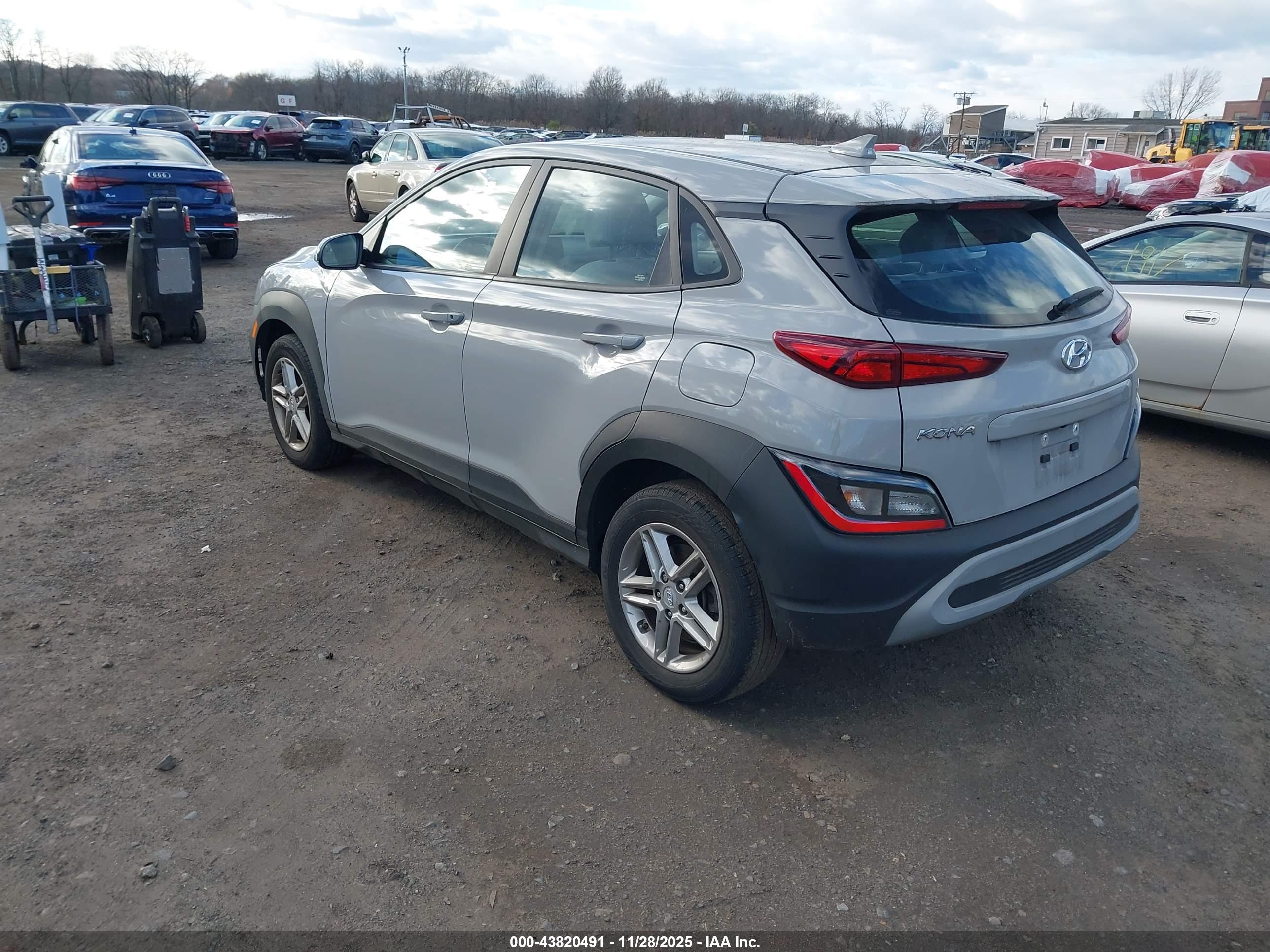 HYUNDAI KONA image 3