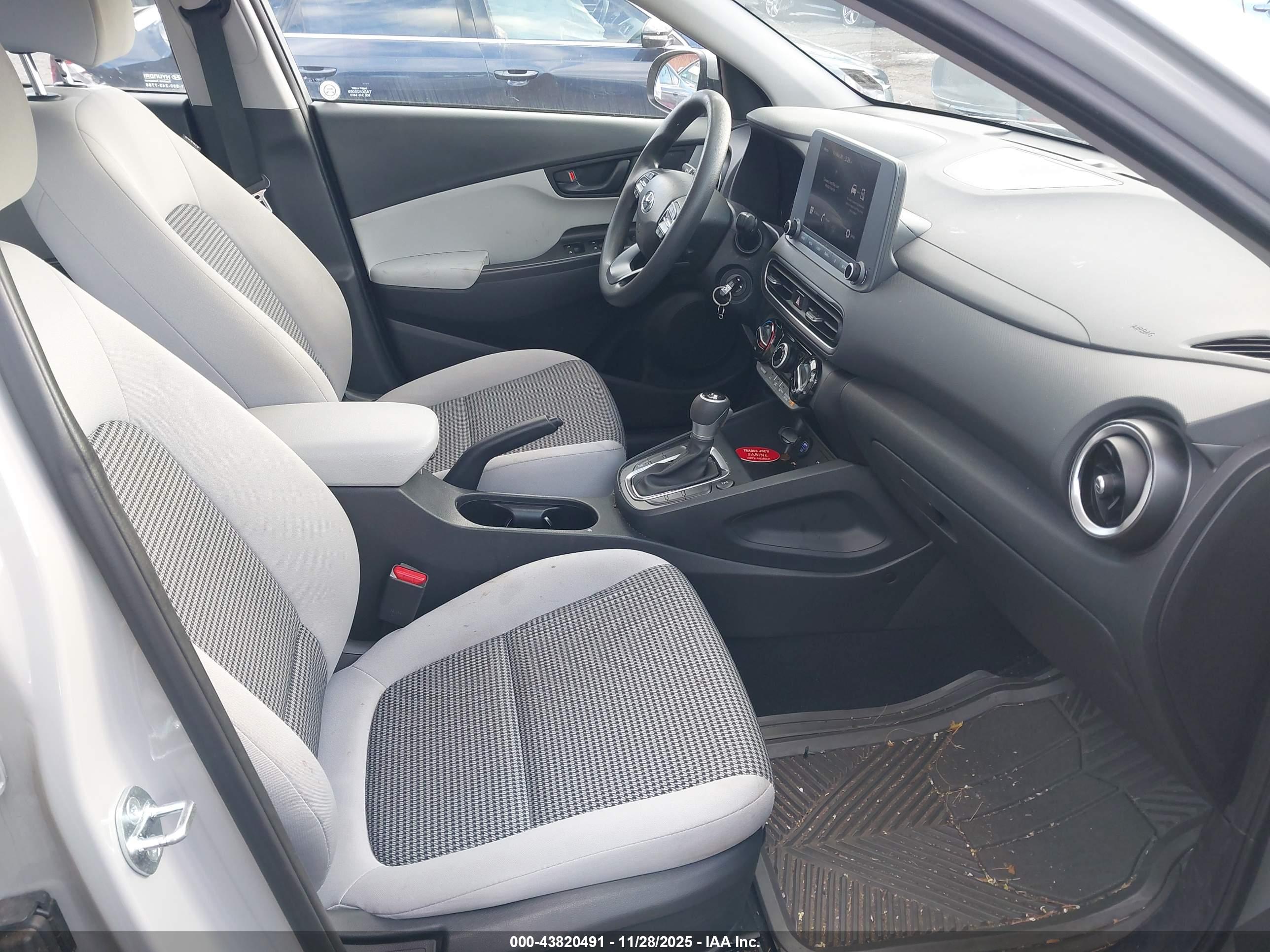 HYUNDAI KONA image 5