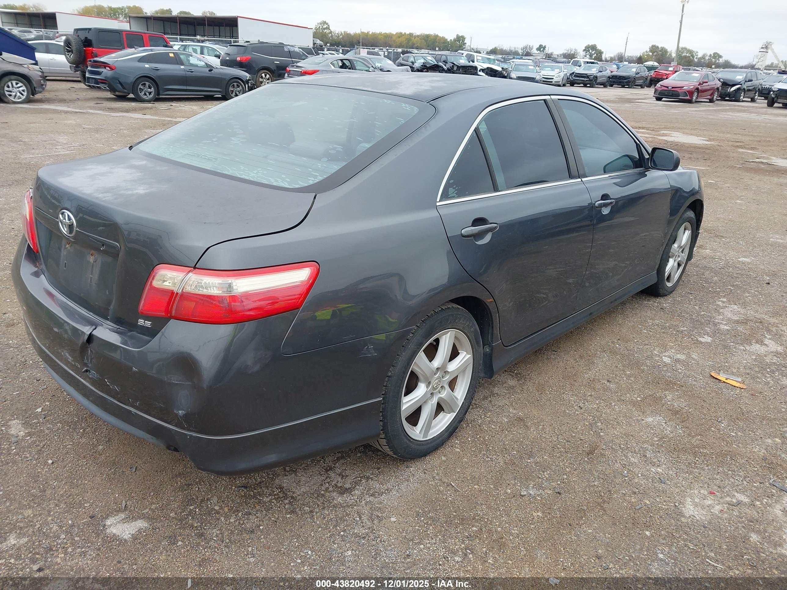TOYOTA CAMRY image 4