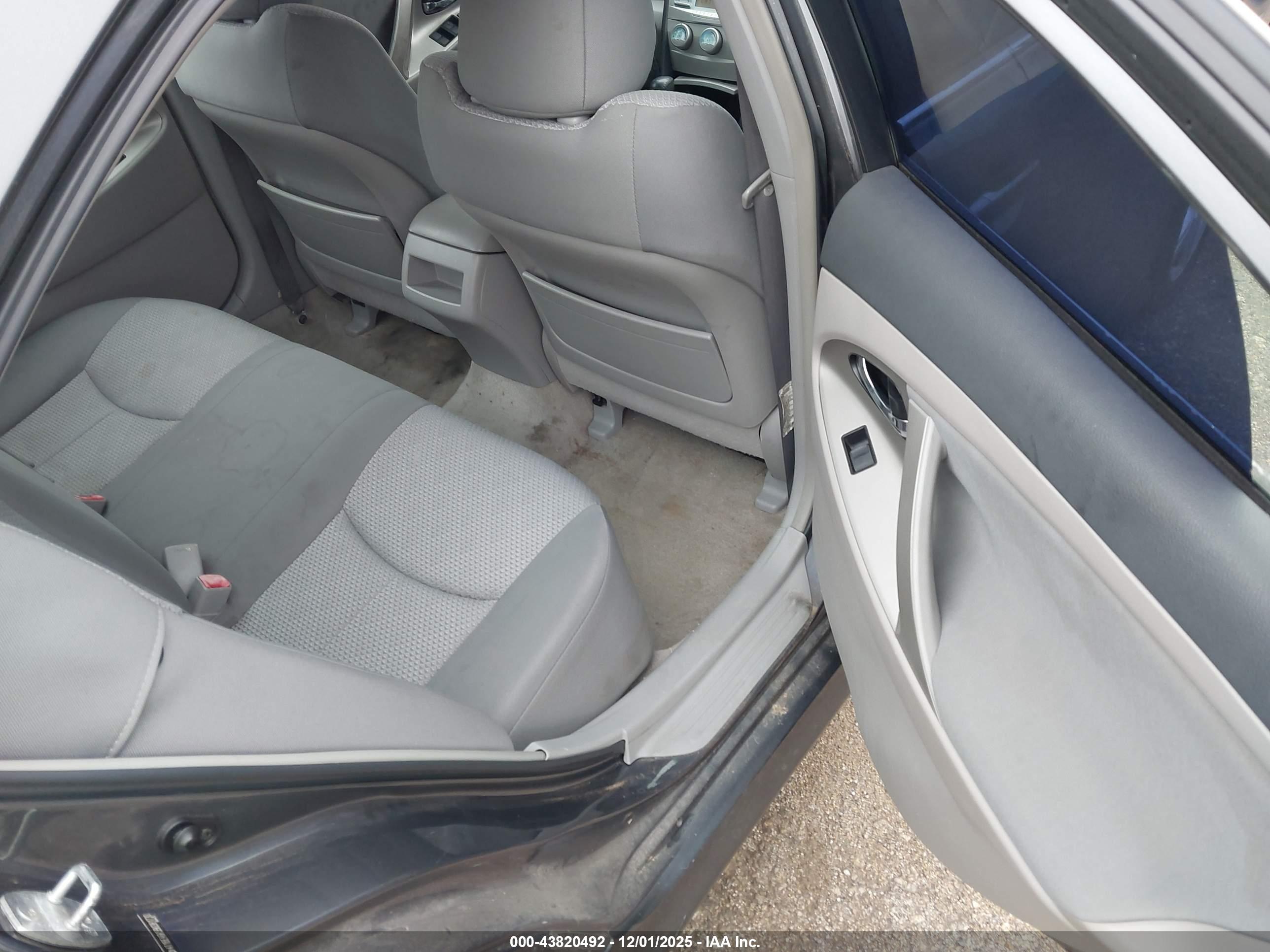 TOYOTA CAMRY image 8