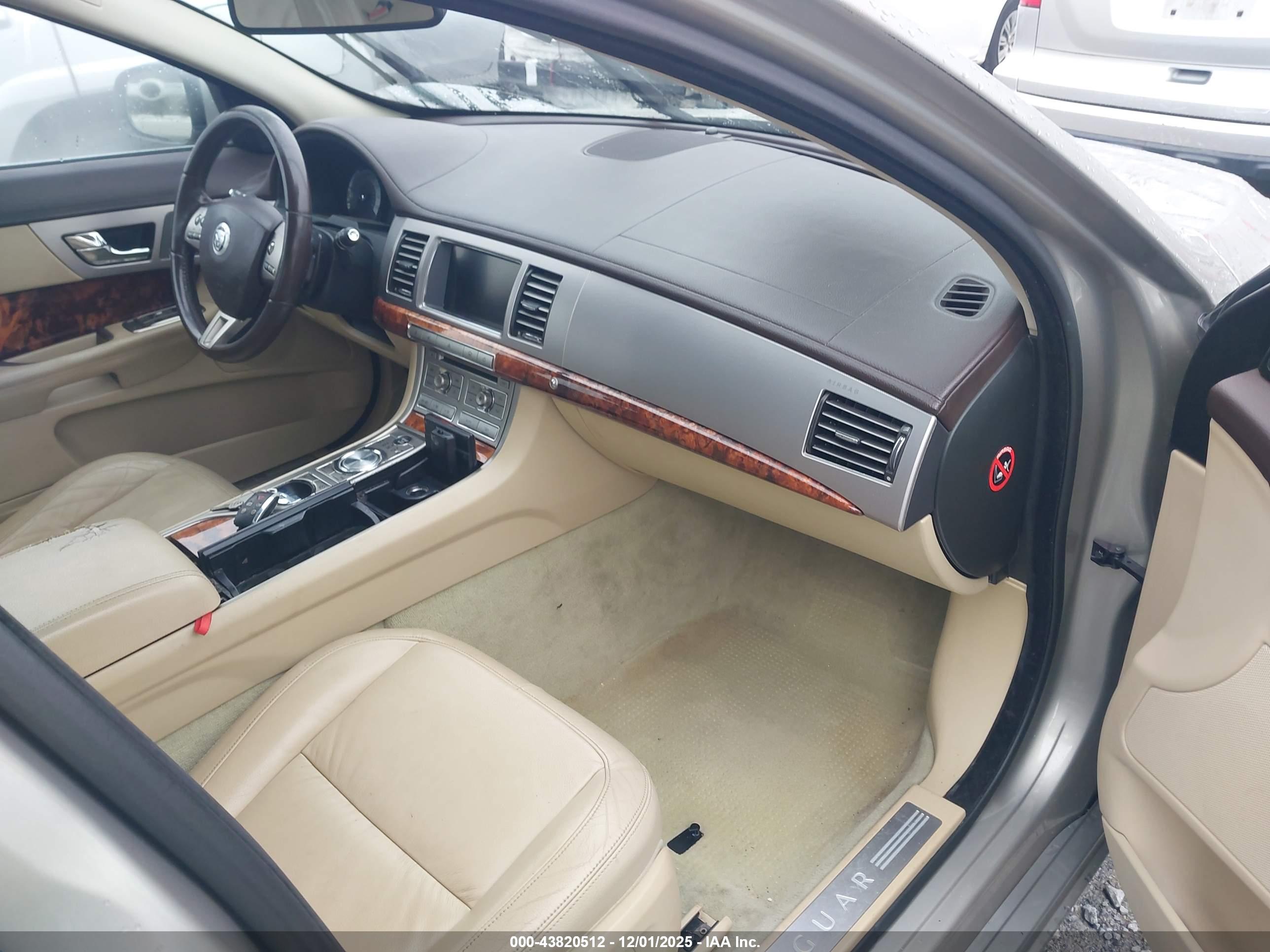 JAGUAR XF image 5