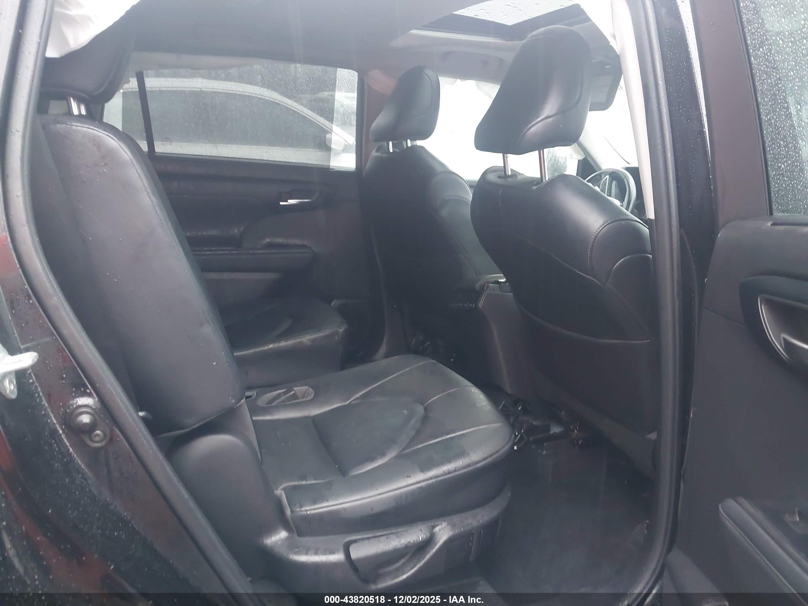 TOYOTA HIGHLANDER image 8