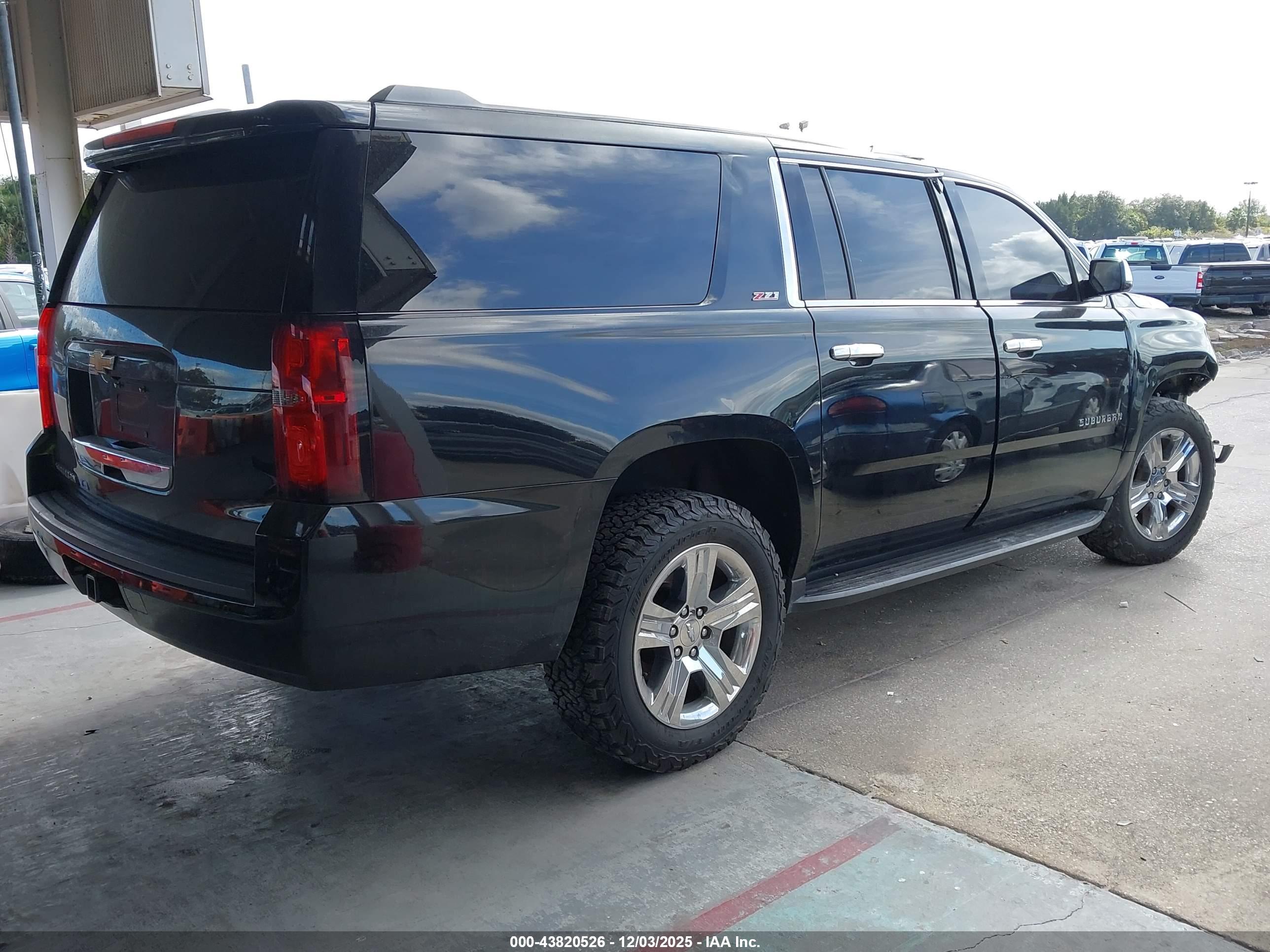 CHEVROLET SUBURBAN image 4