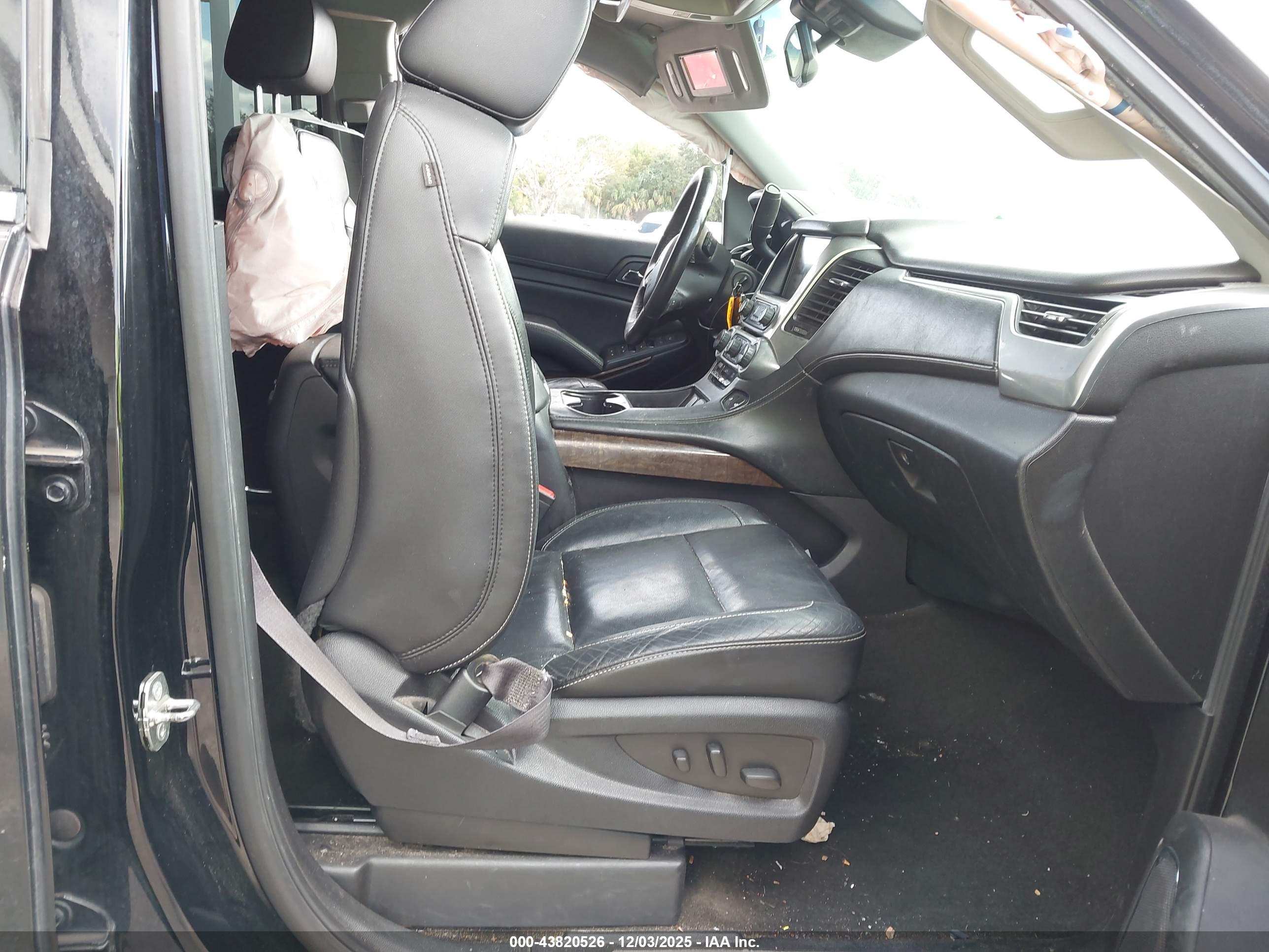 CHEVROLET SUBURBAN image 5