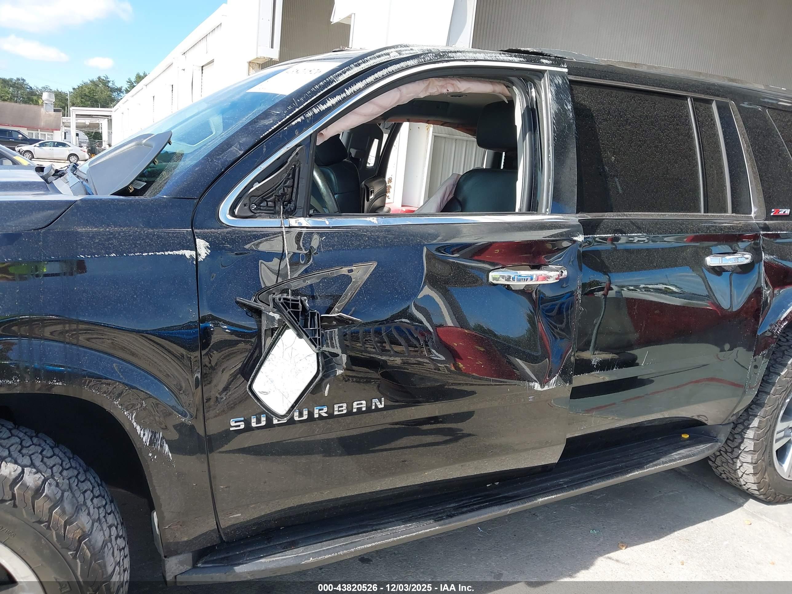 CHEVROLET SUBURBAN image 6