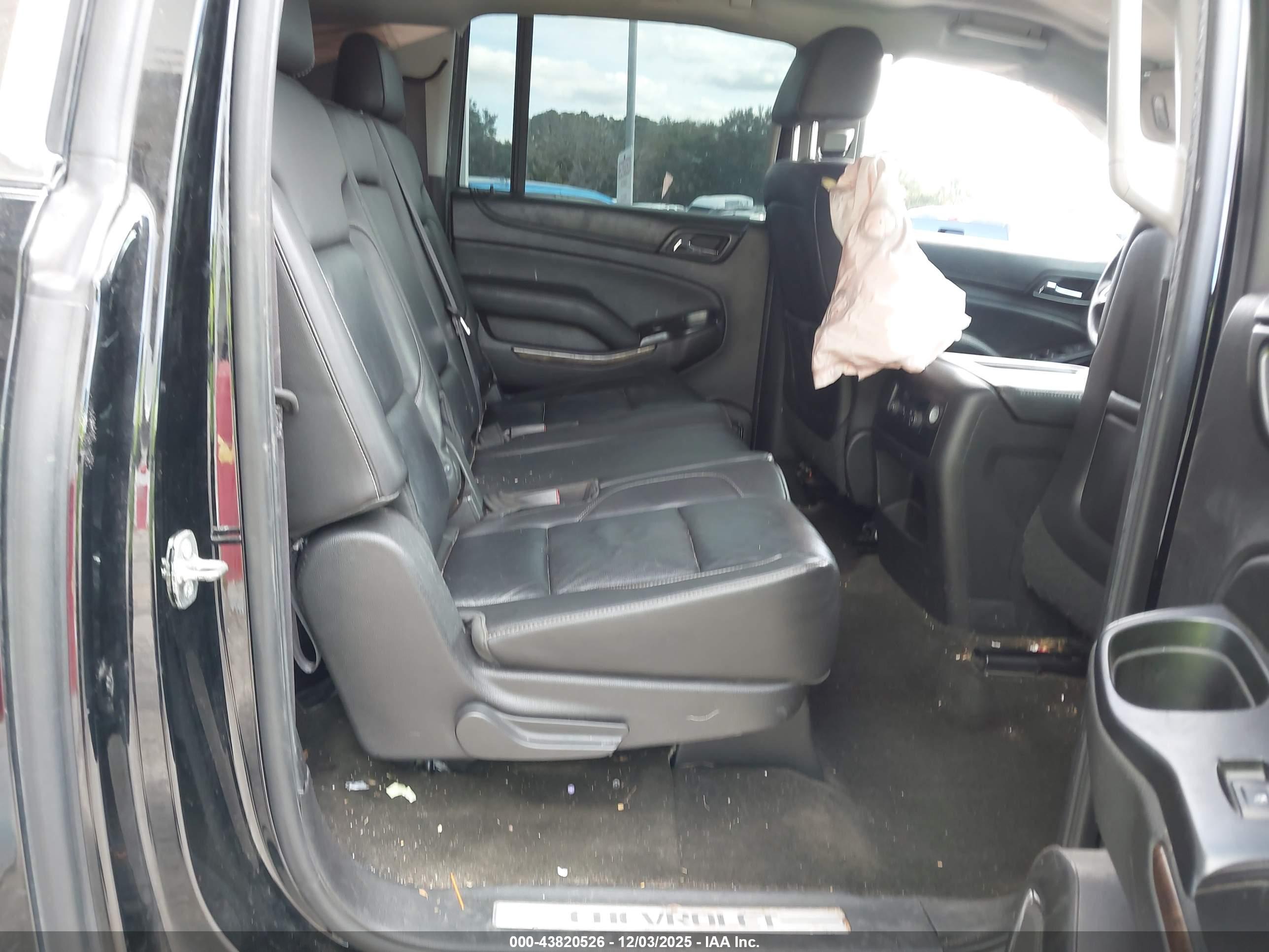 CHEVROLET SUBURBAN image 8