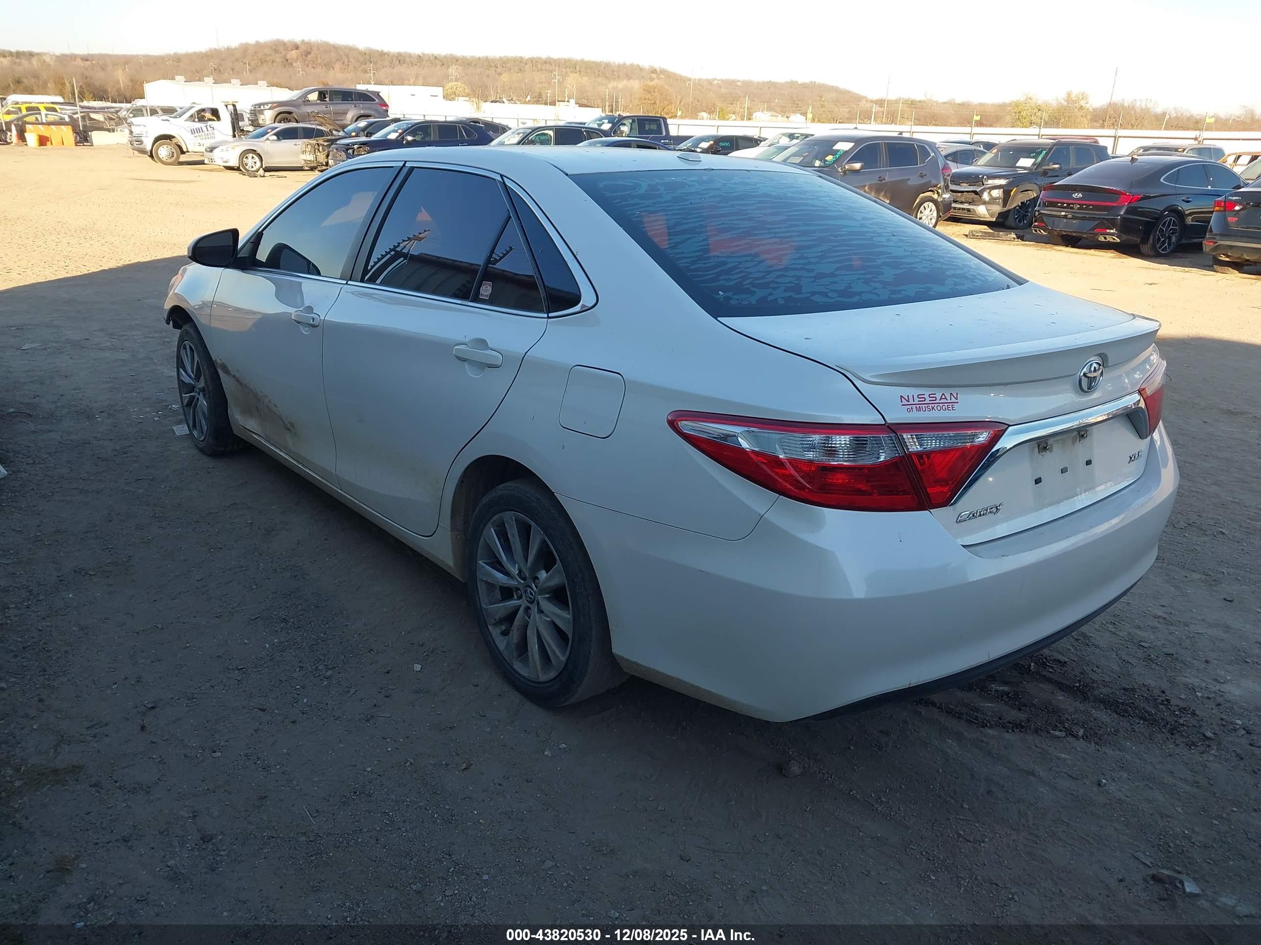 TOYOTA CAMRY image 3