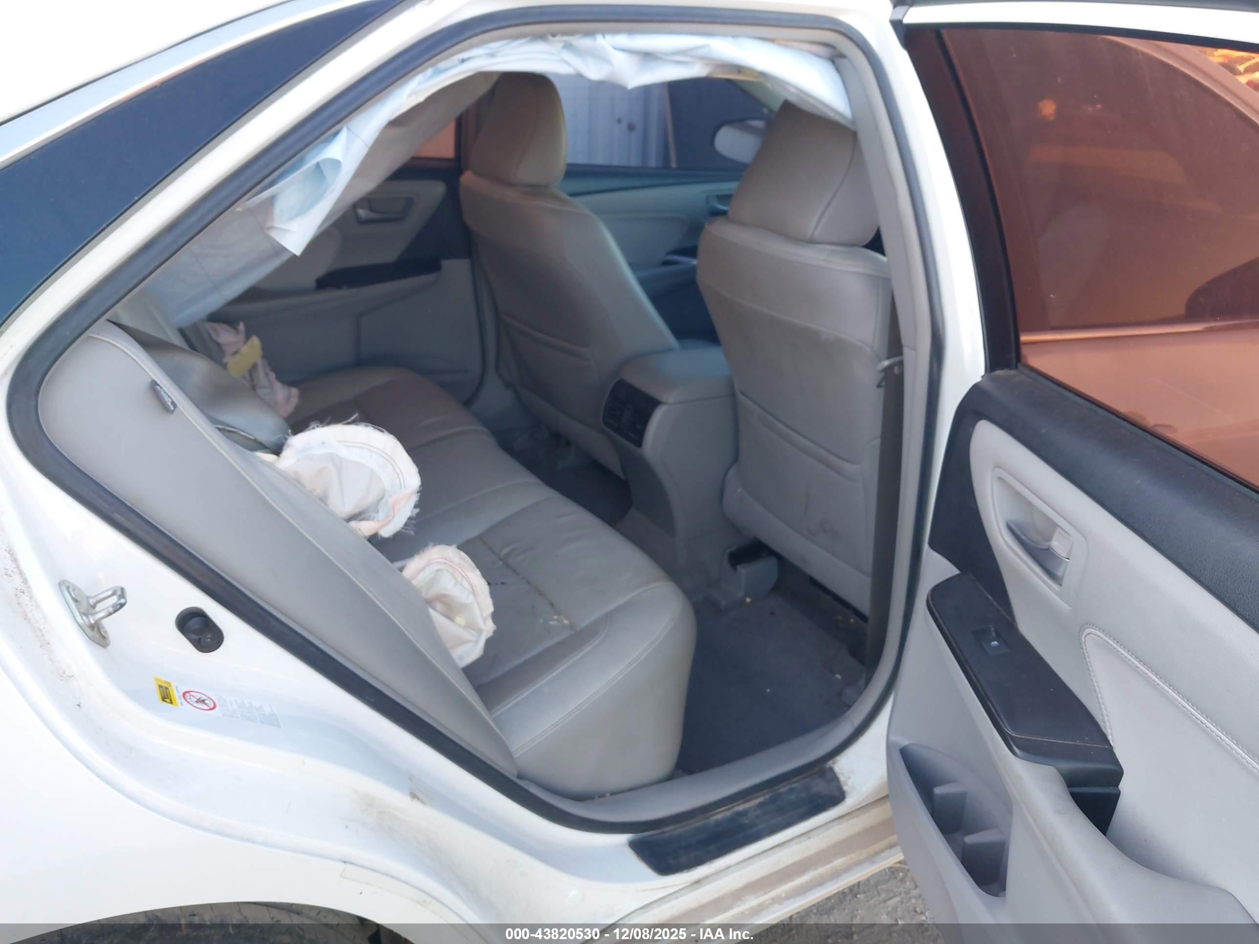 TOYOTA CAMRY image 8