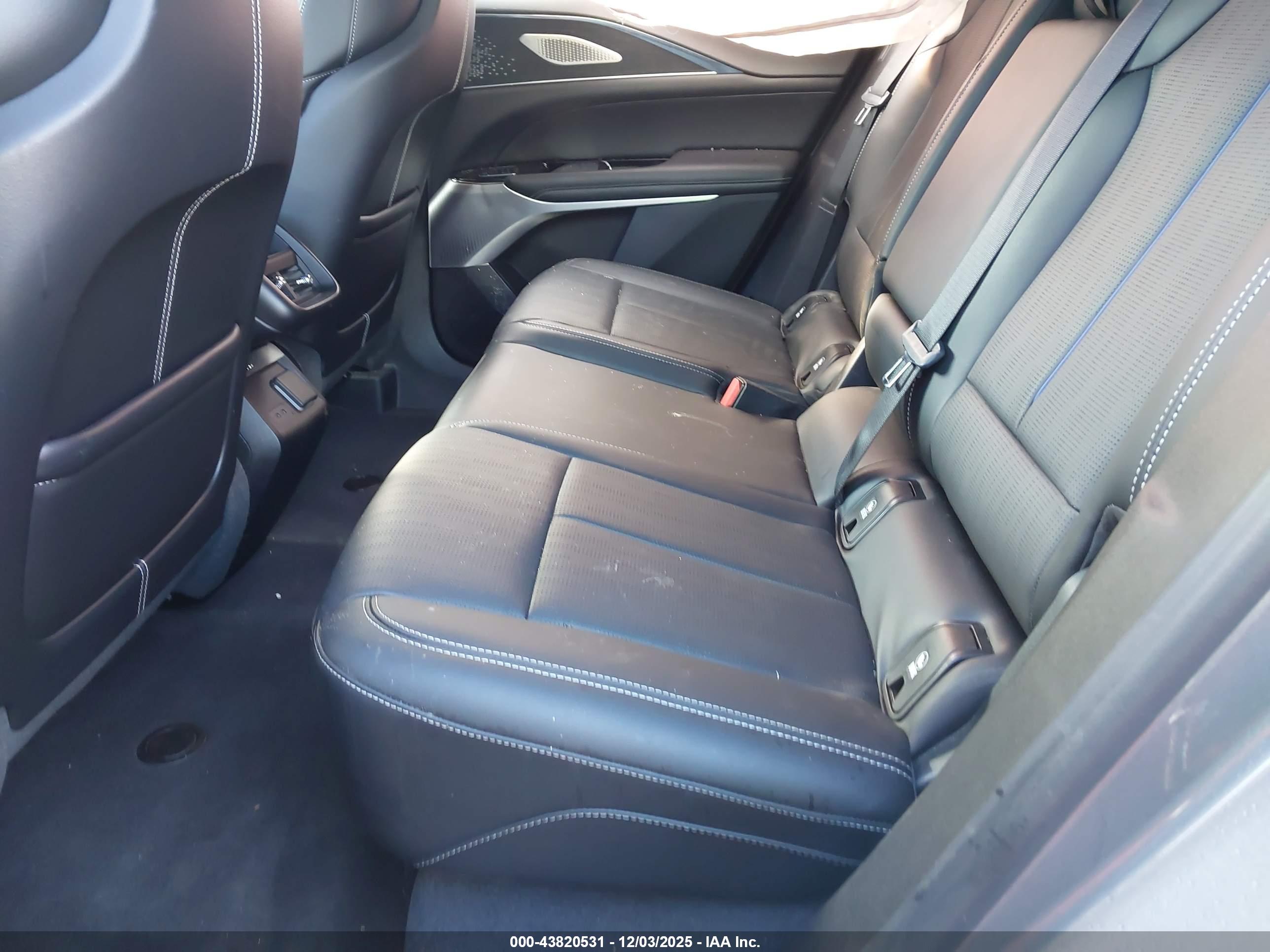 CADILLAC LYRIQ image 8