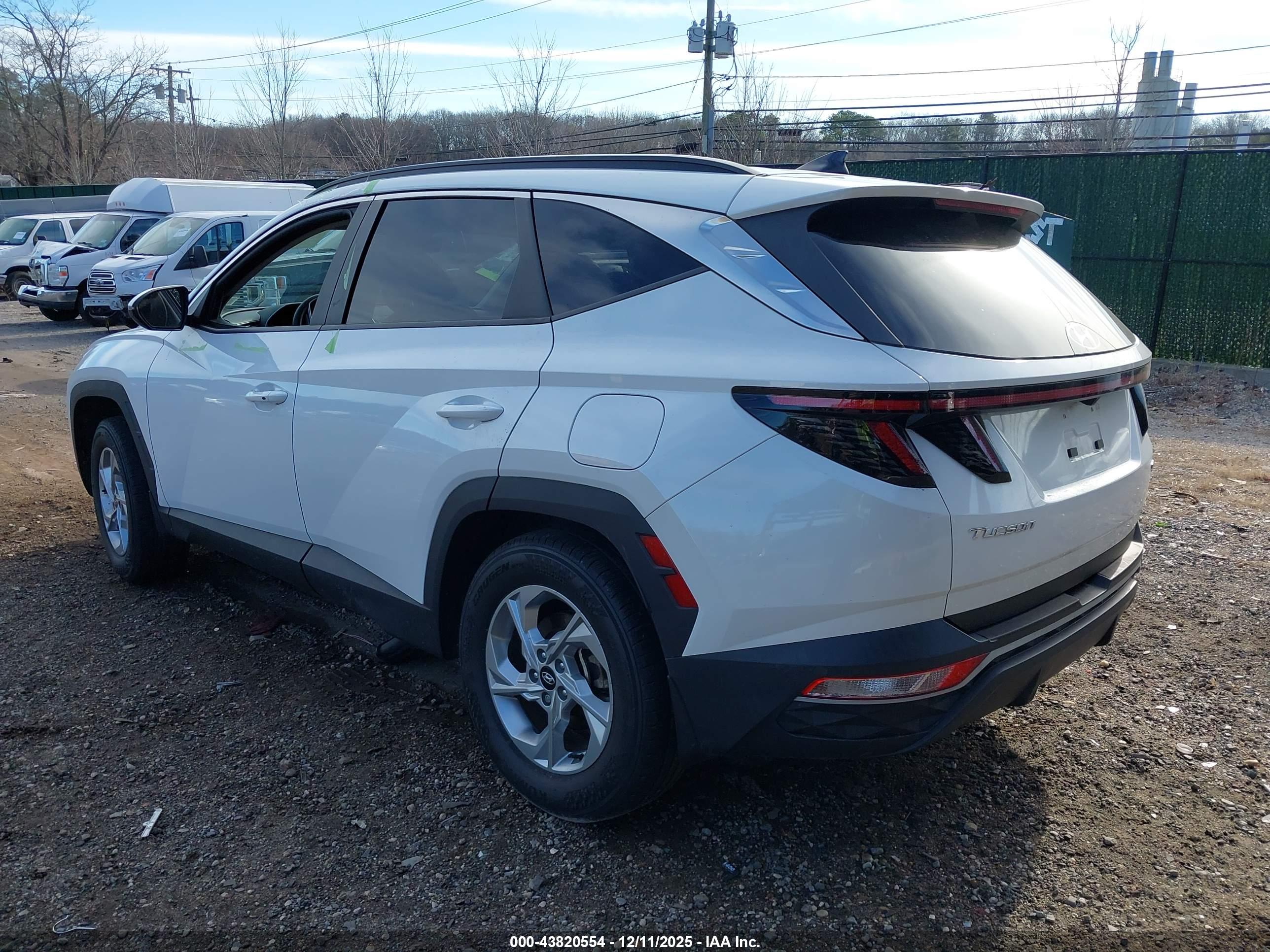 HYUNDAI TUCSON image 3
