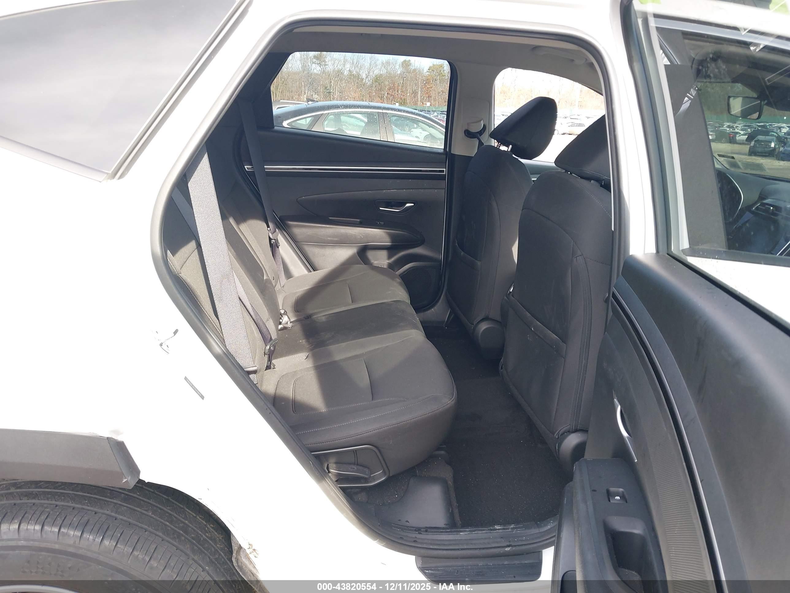HYUNDAI TUCSON image 8