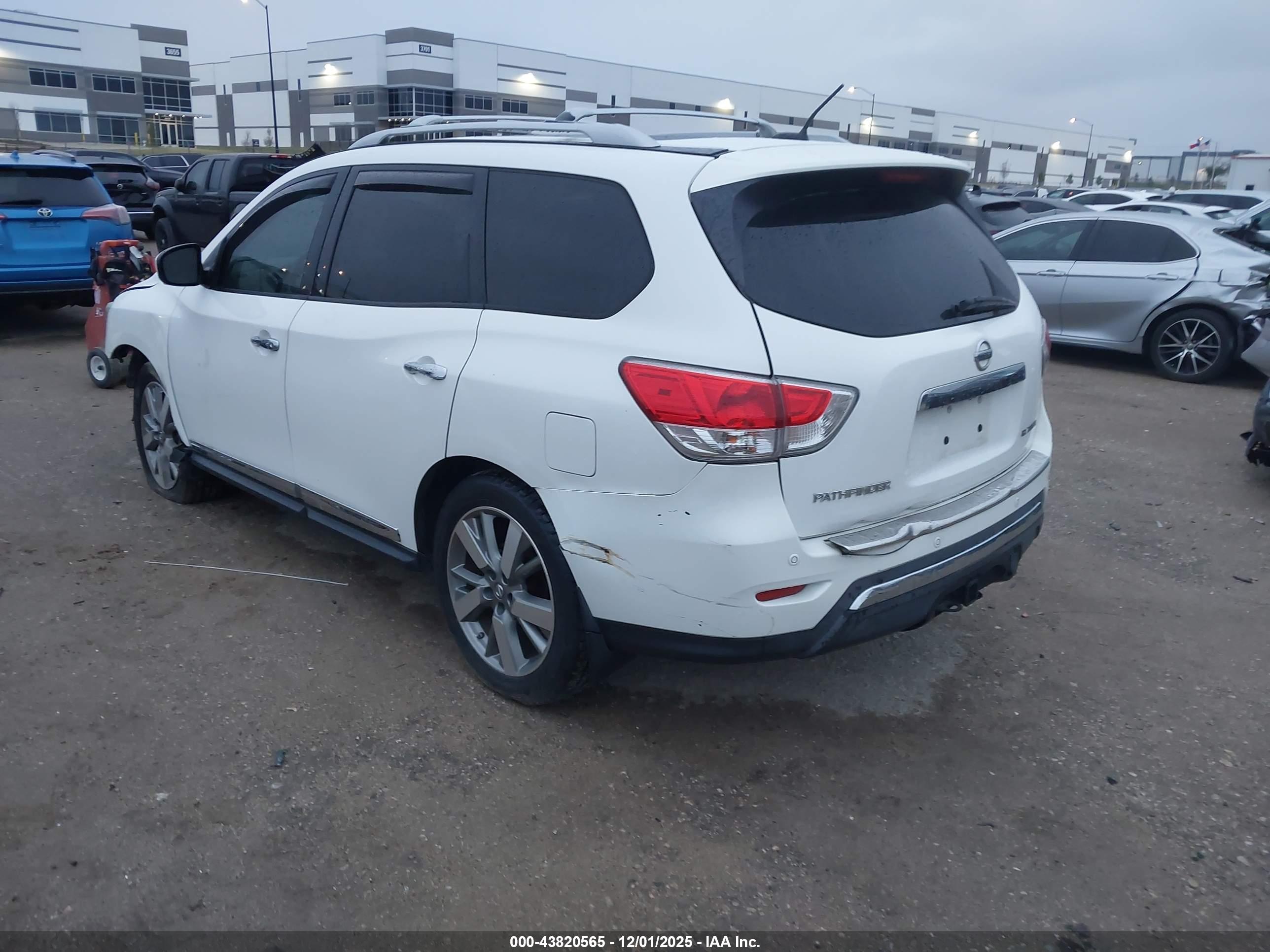 NISSAN PATHFINDER image 3