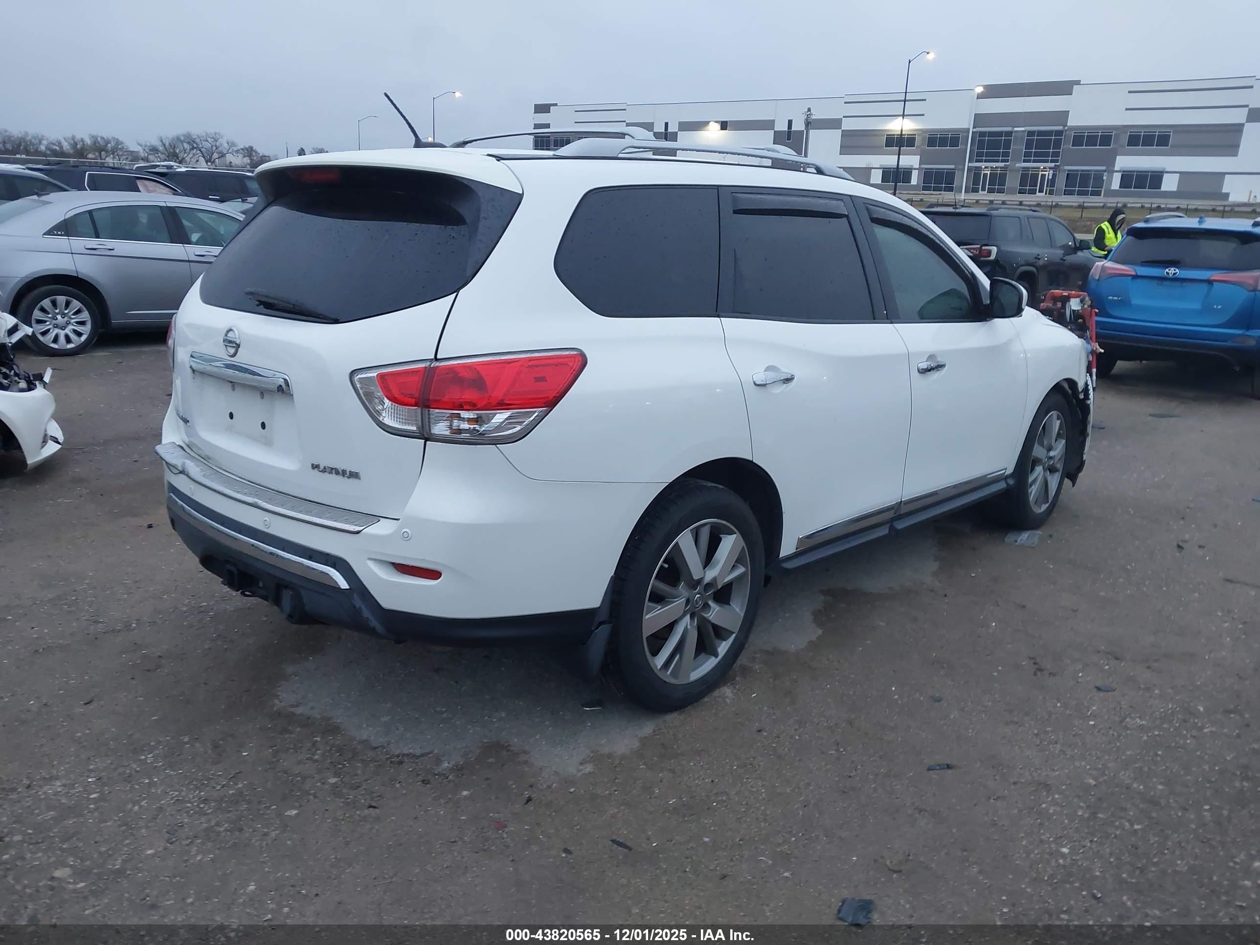 NISSAN PATHFINDER image 4