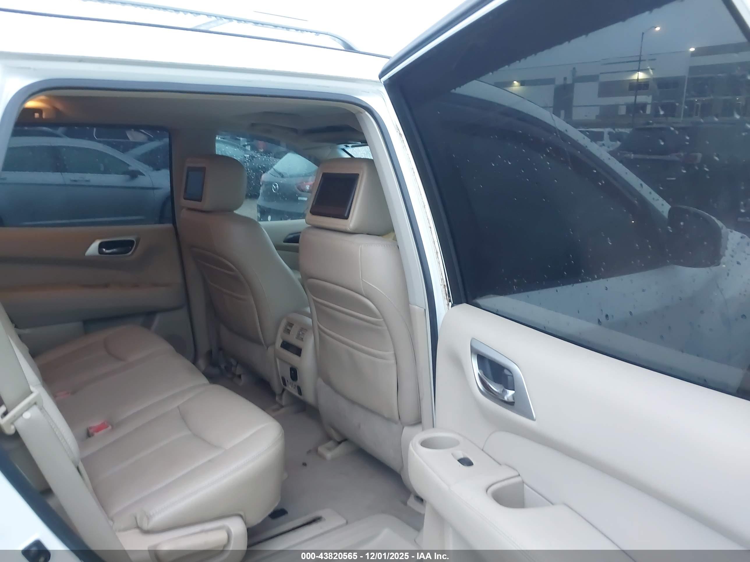 NISSAN PATHFINDER image 8