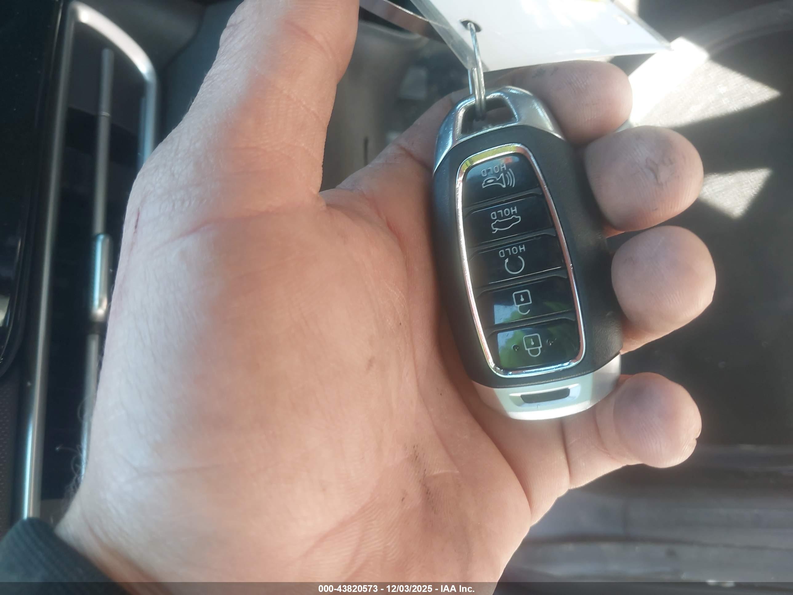 HYUNDAI ELANTRA image 11