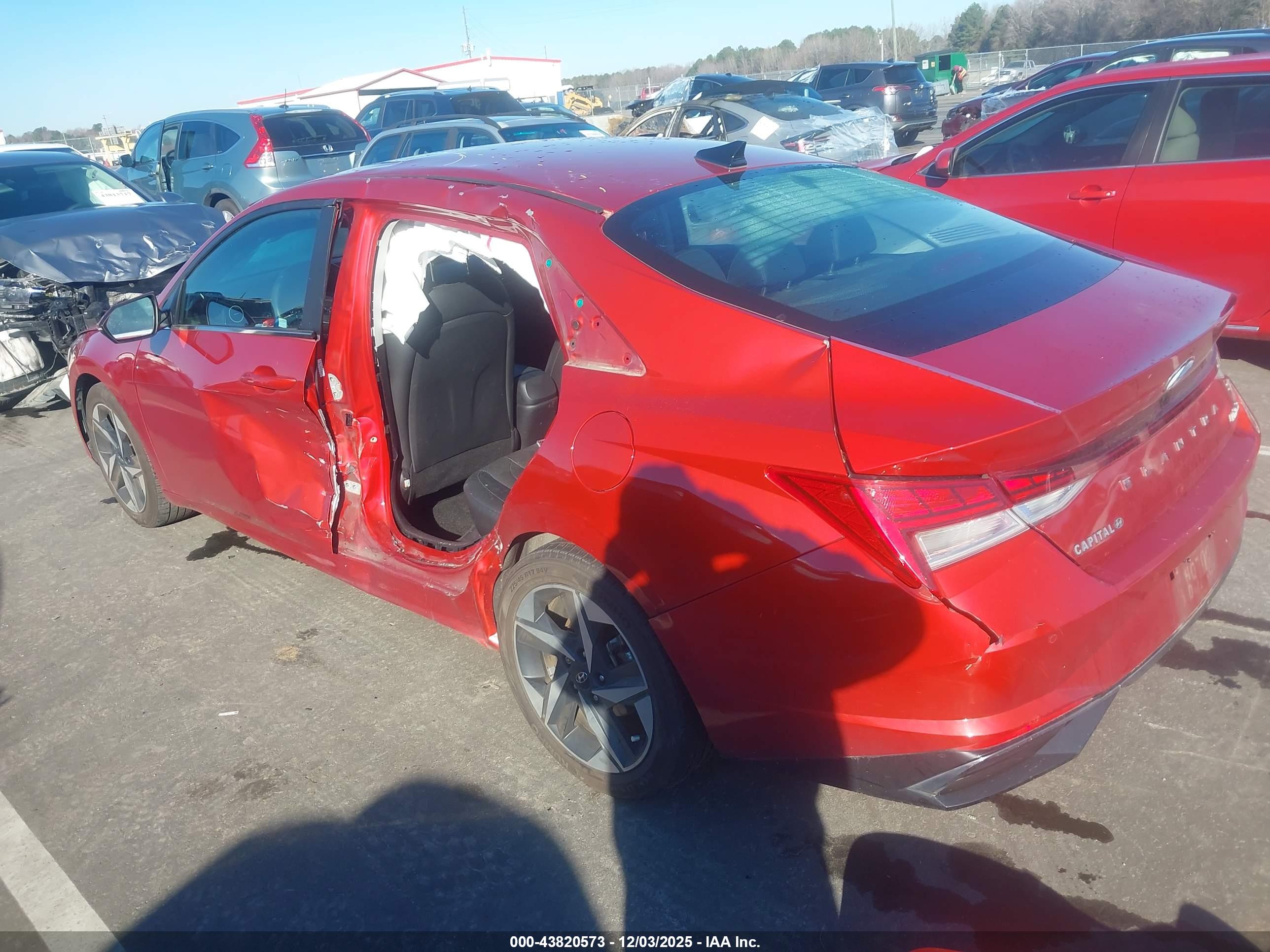 HYUNDAI ELANTRA image 3