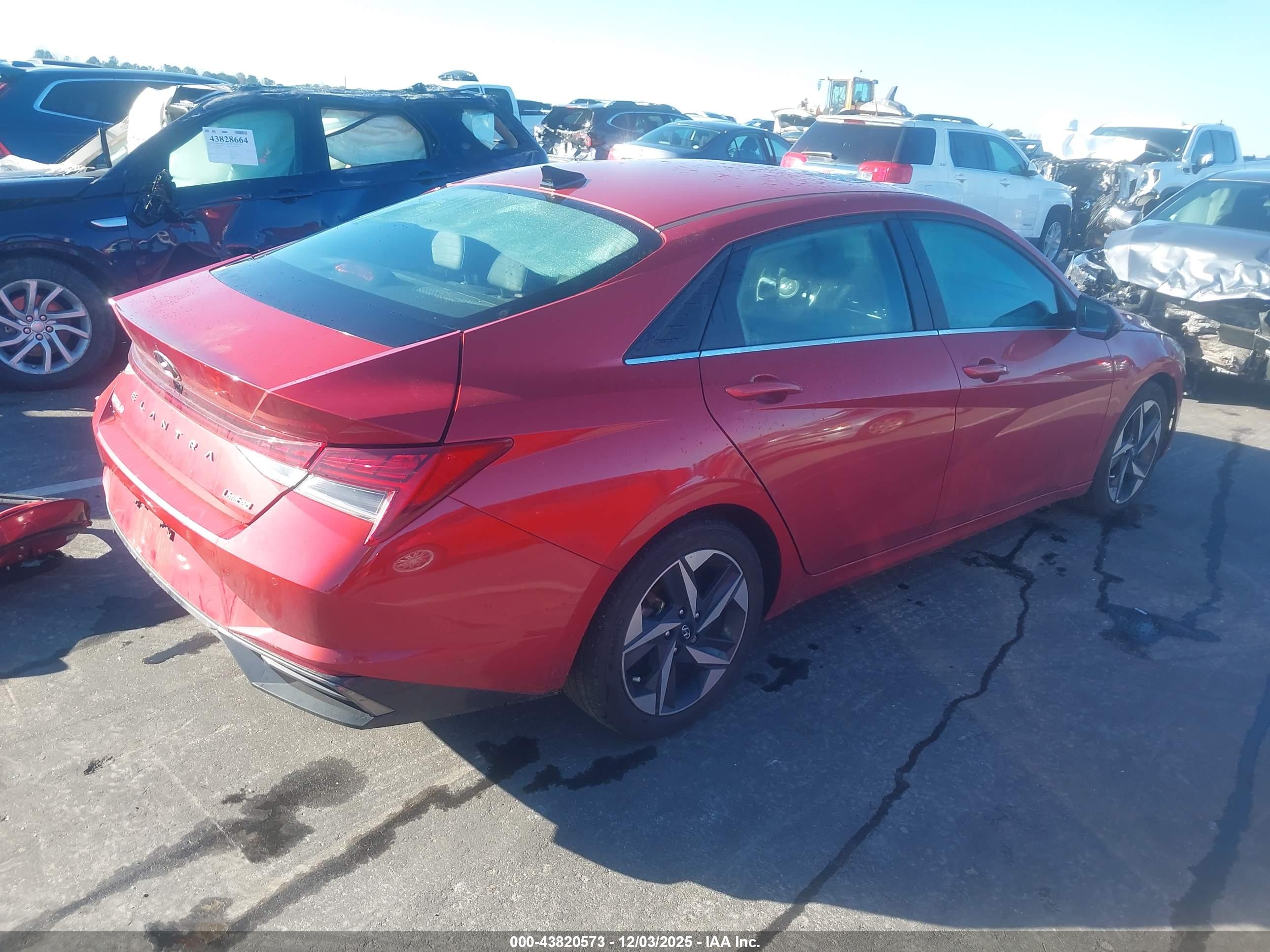 HYUNDAI ELANTRA image 4