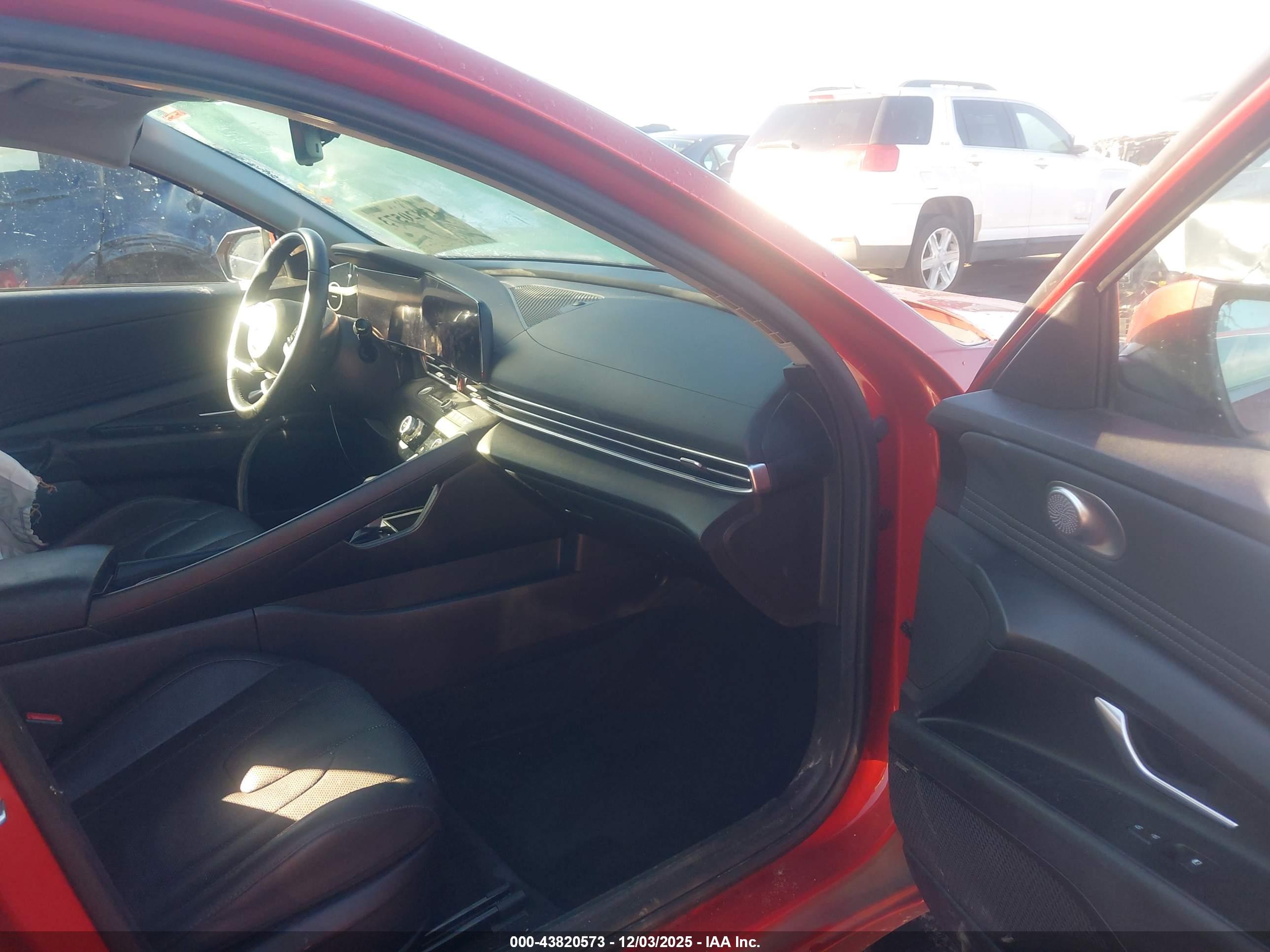 HYUNDAI ELANTRA image 5