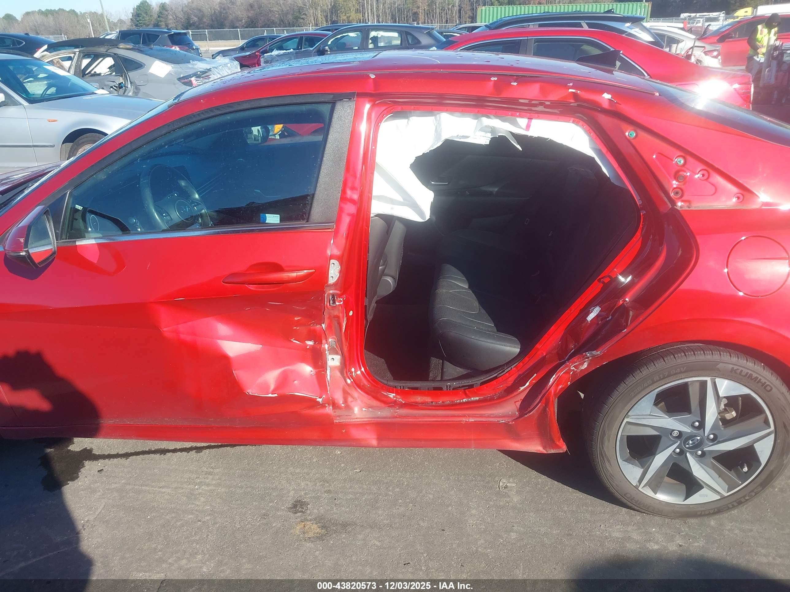 HYUNDAI ELANTRA image 6