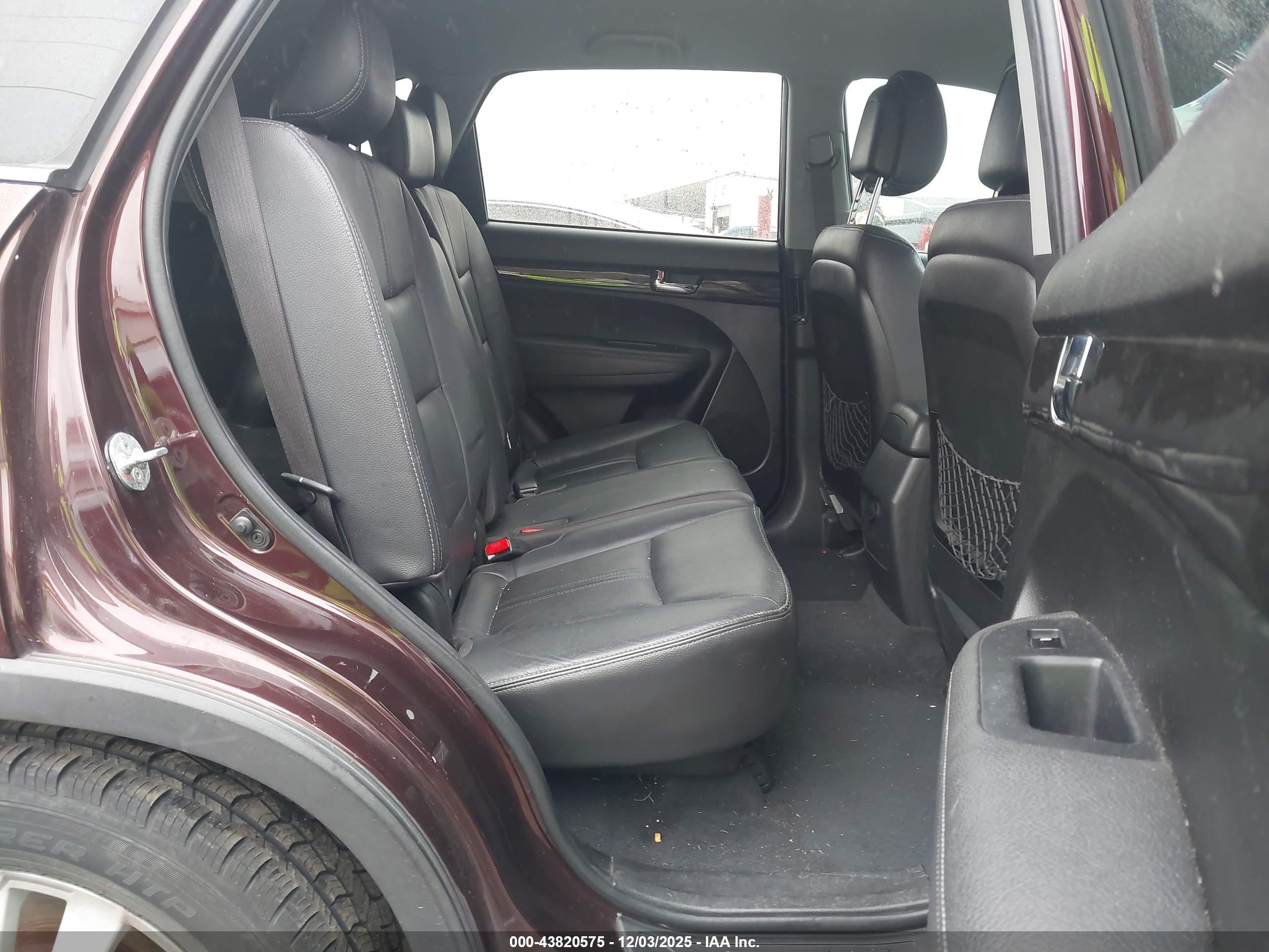 KIA SORENTO image 8