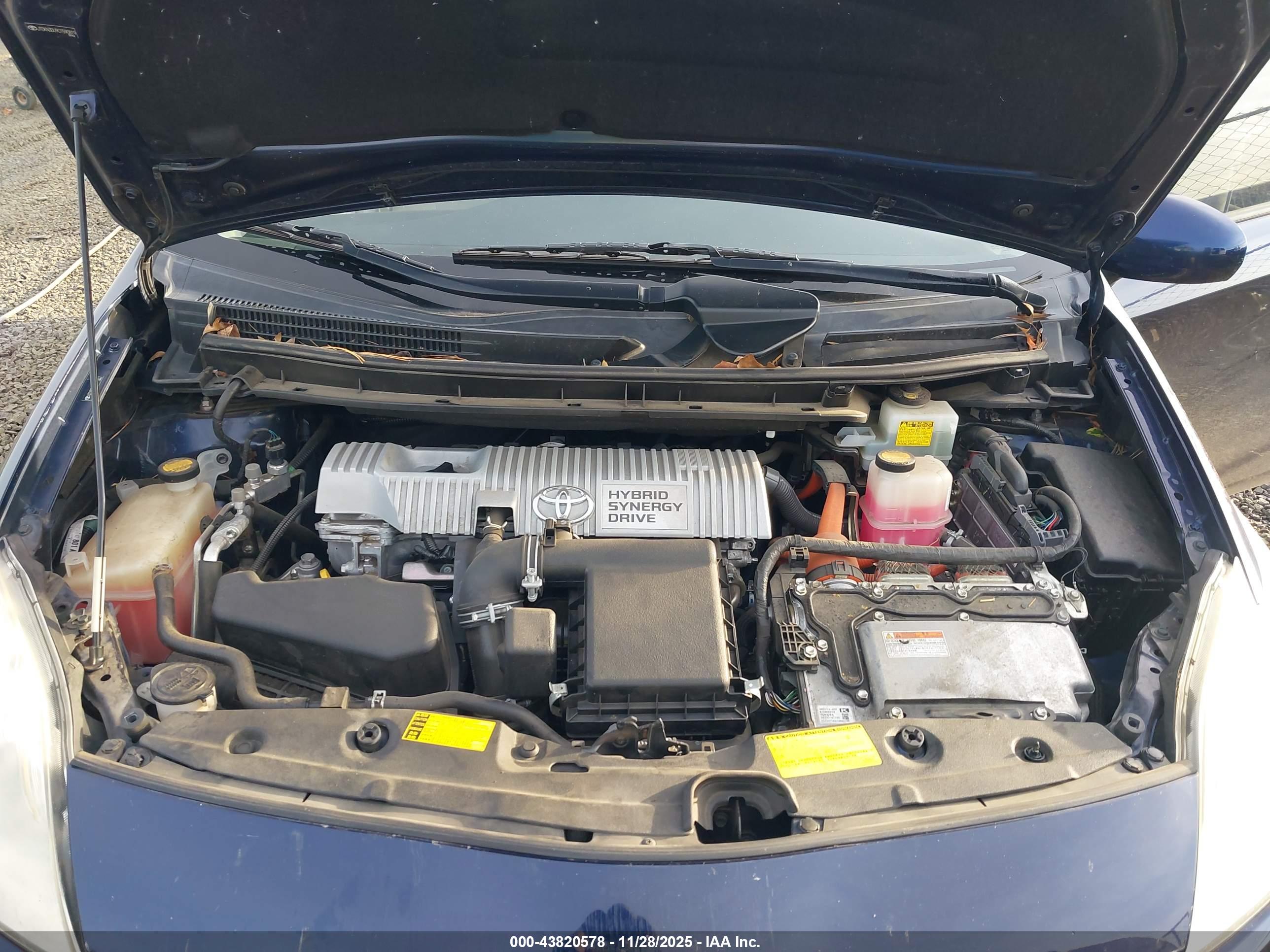 TOYOTA PRIUS image 10