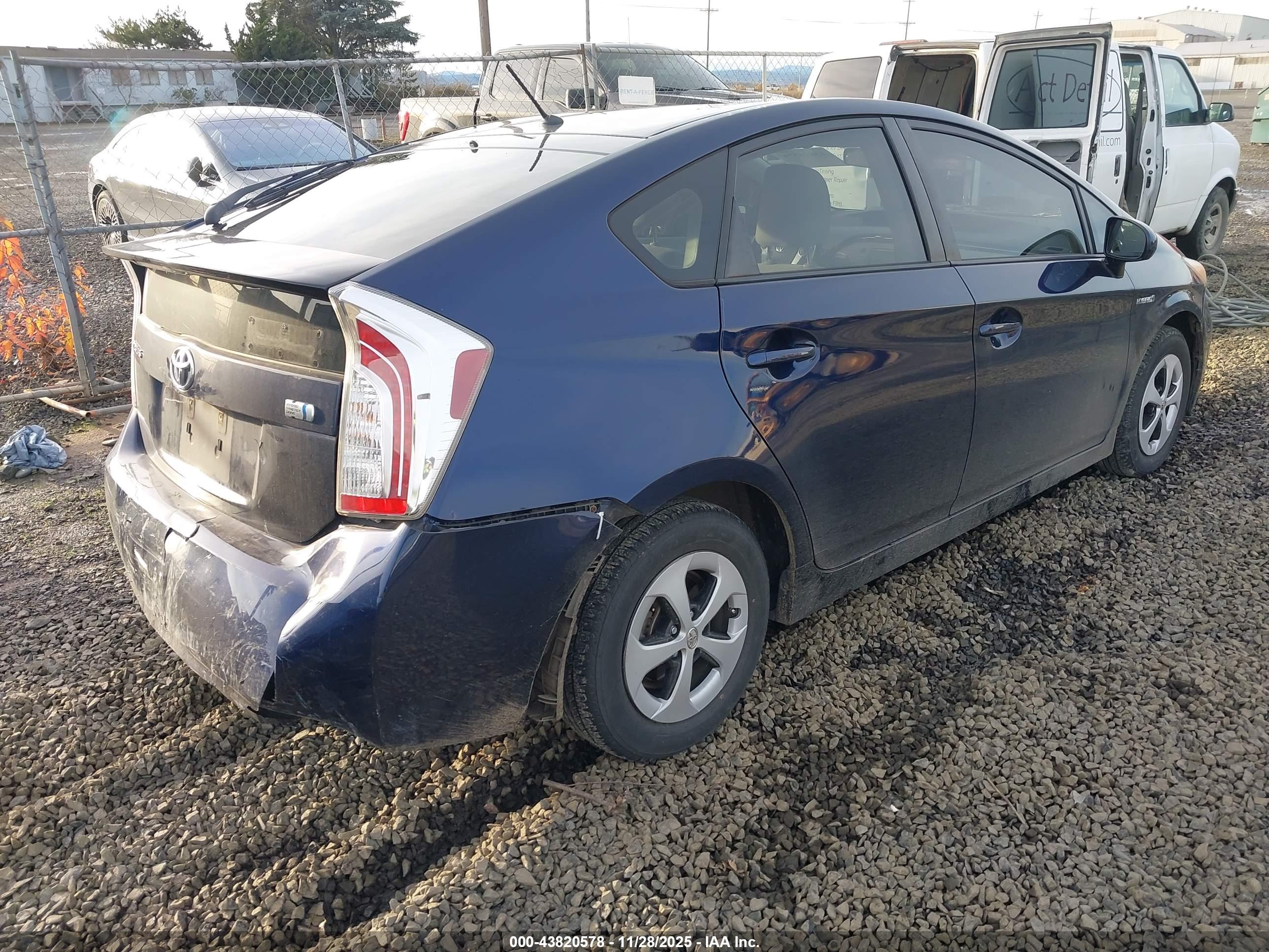 TOYOTA PRIUS image 4