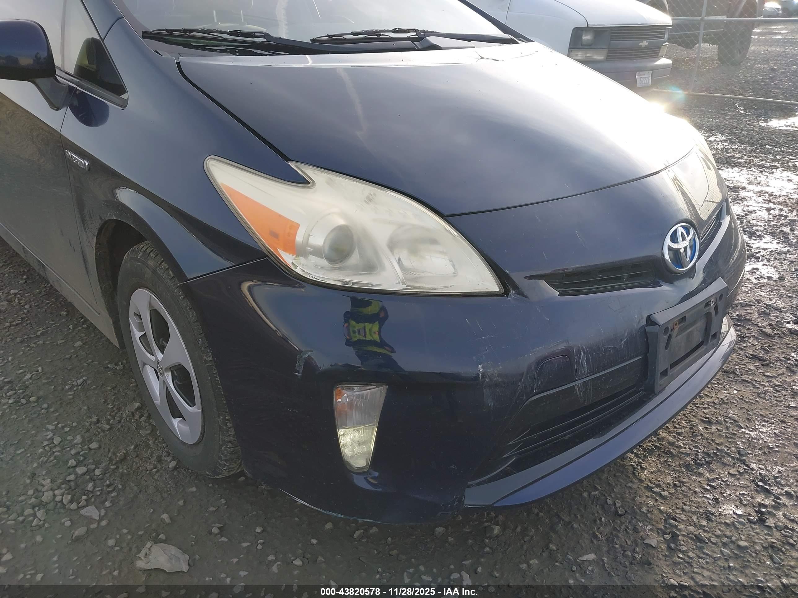 TOYOTA PRIUS image 6
