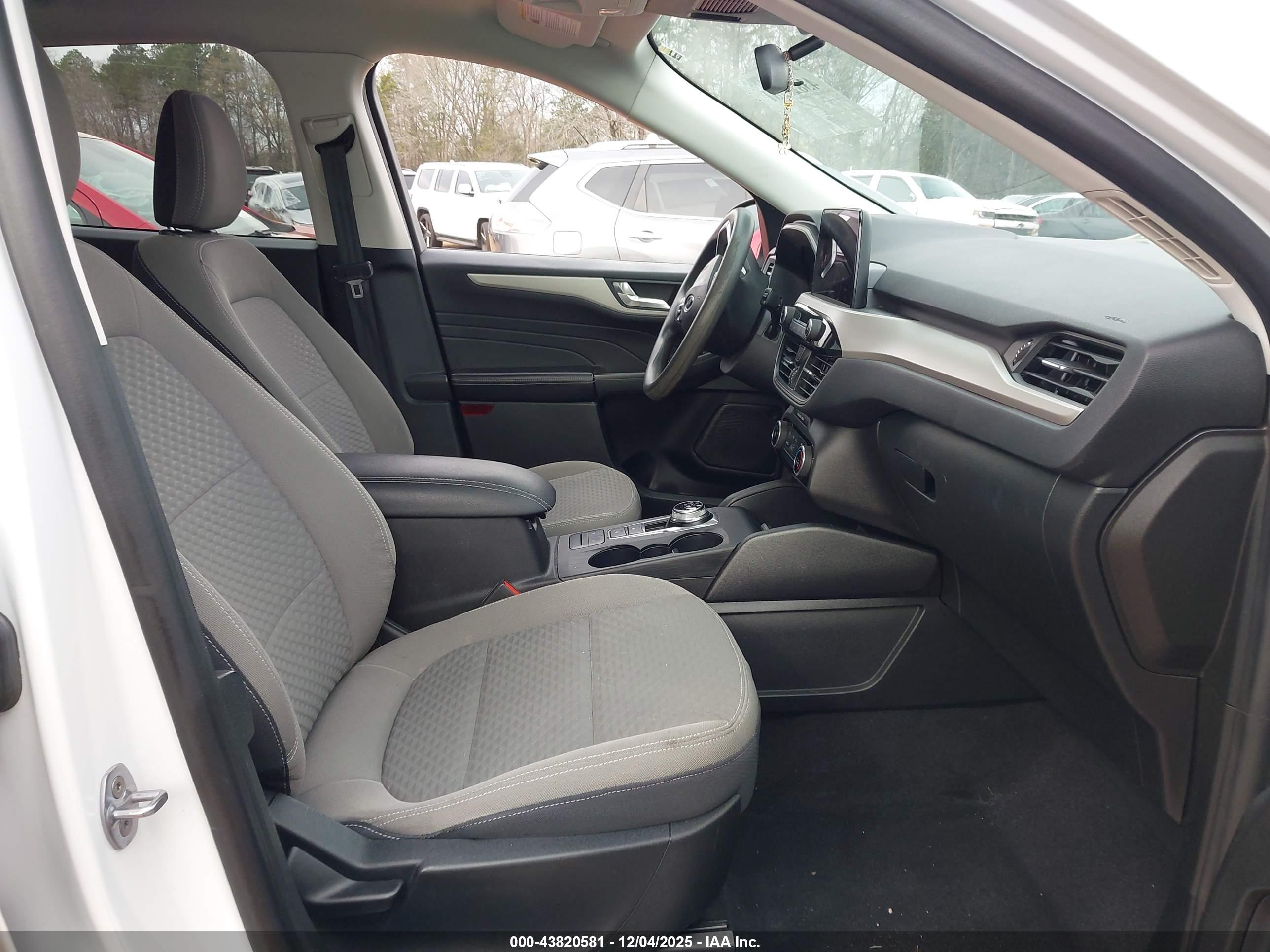 FORD ESCAPE image 5
