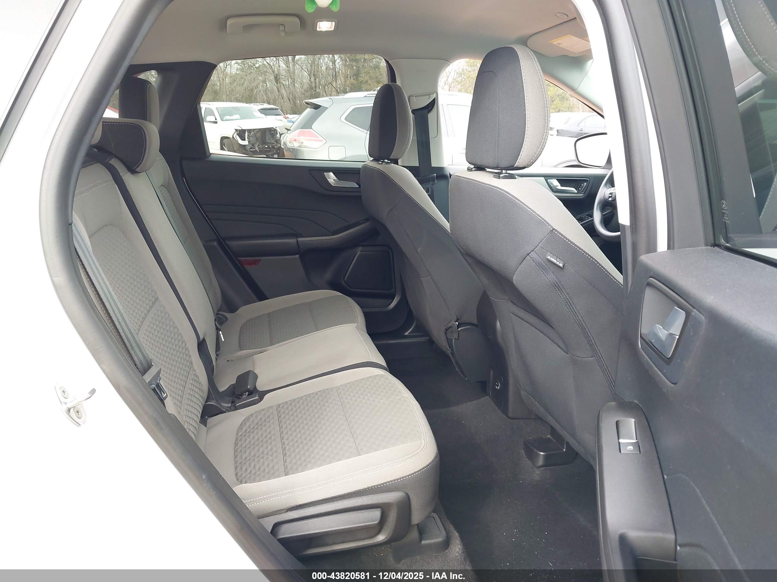FORD ESCAPE image 8