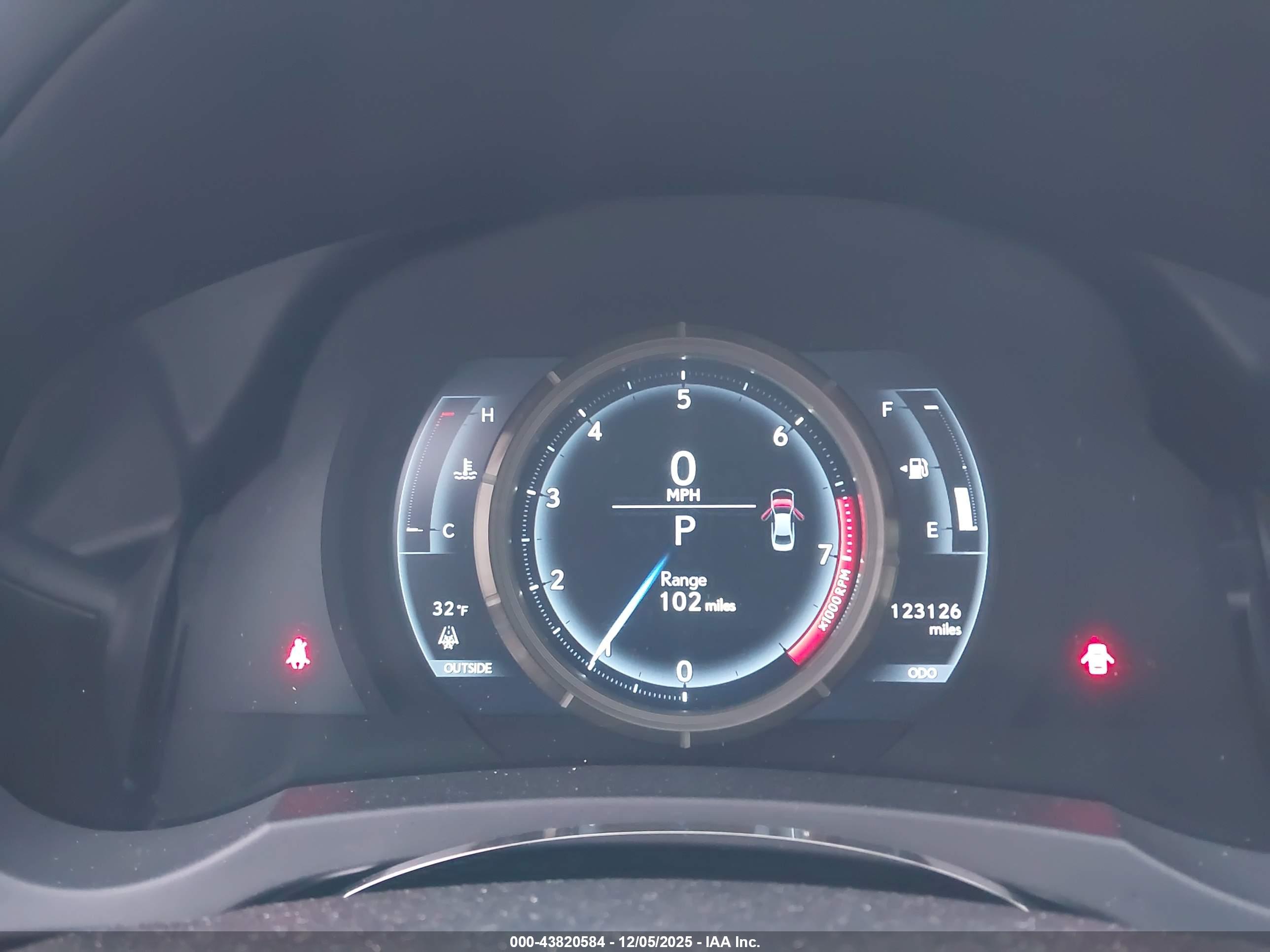 LEXUS IS image 7