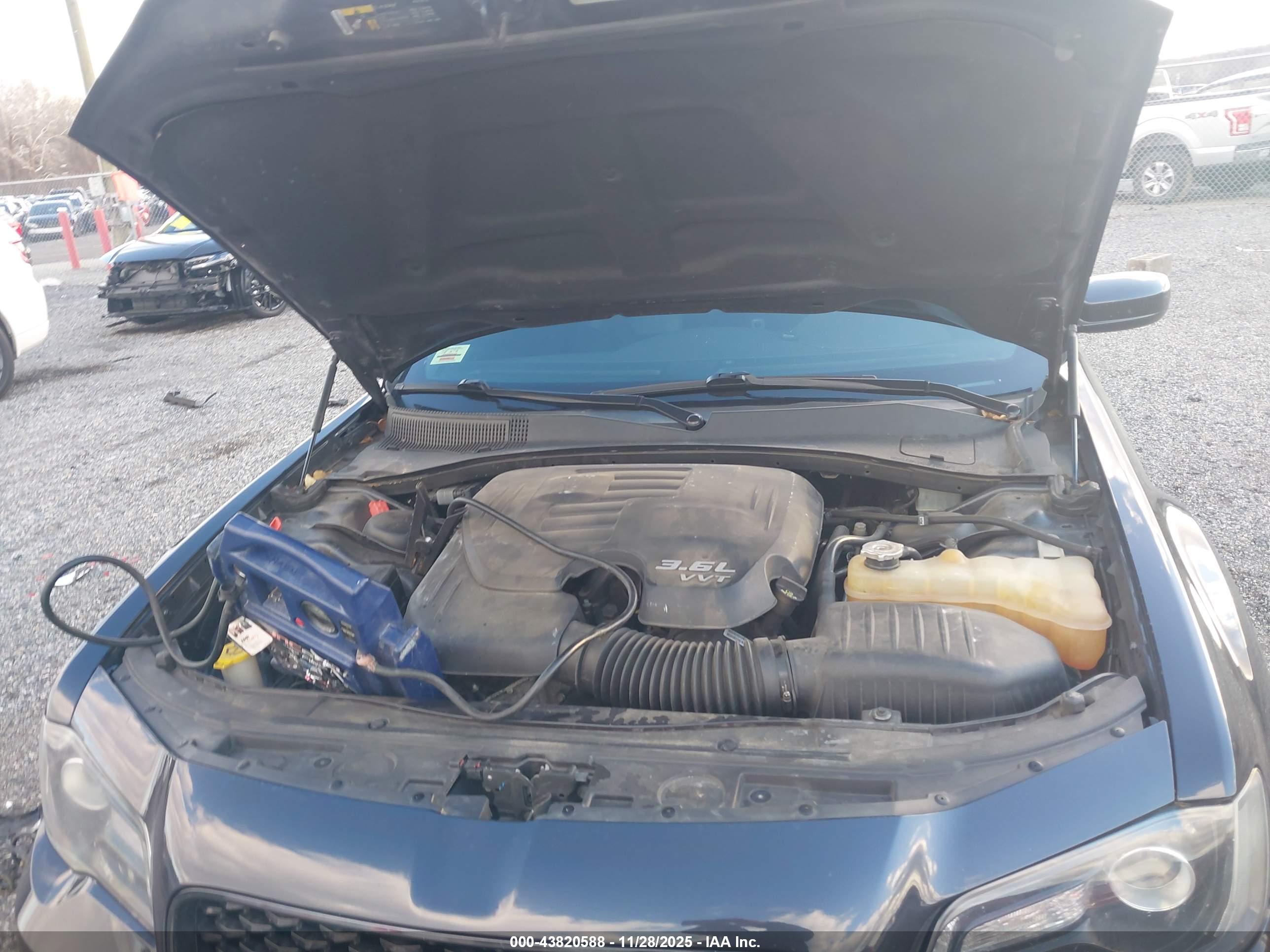 CHRYSLER 300 image 10