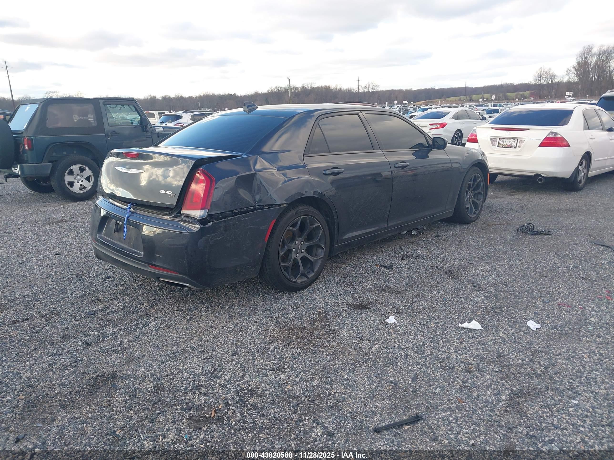 CHRYSLER 300 image 4